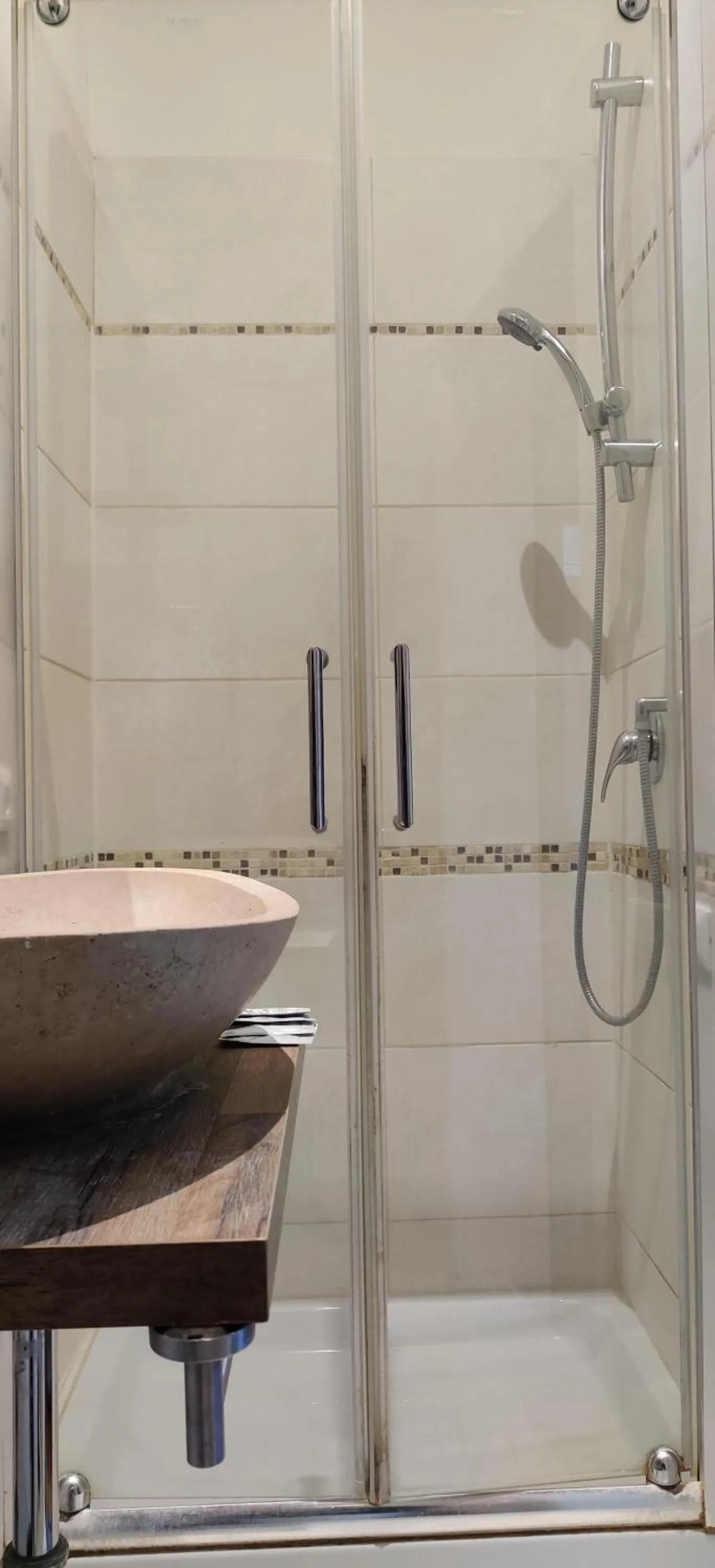 Shower in Sesto Suites Central