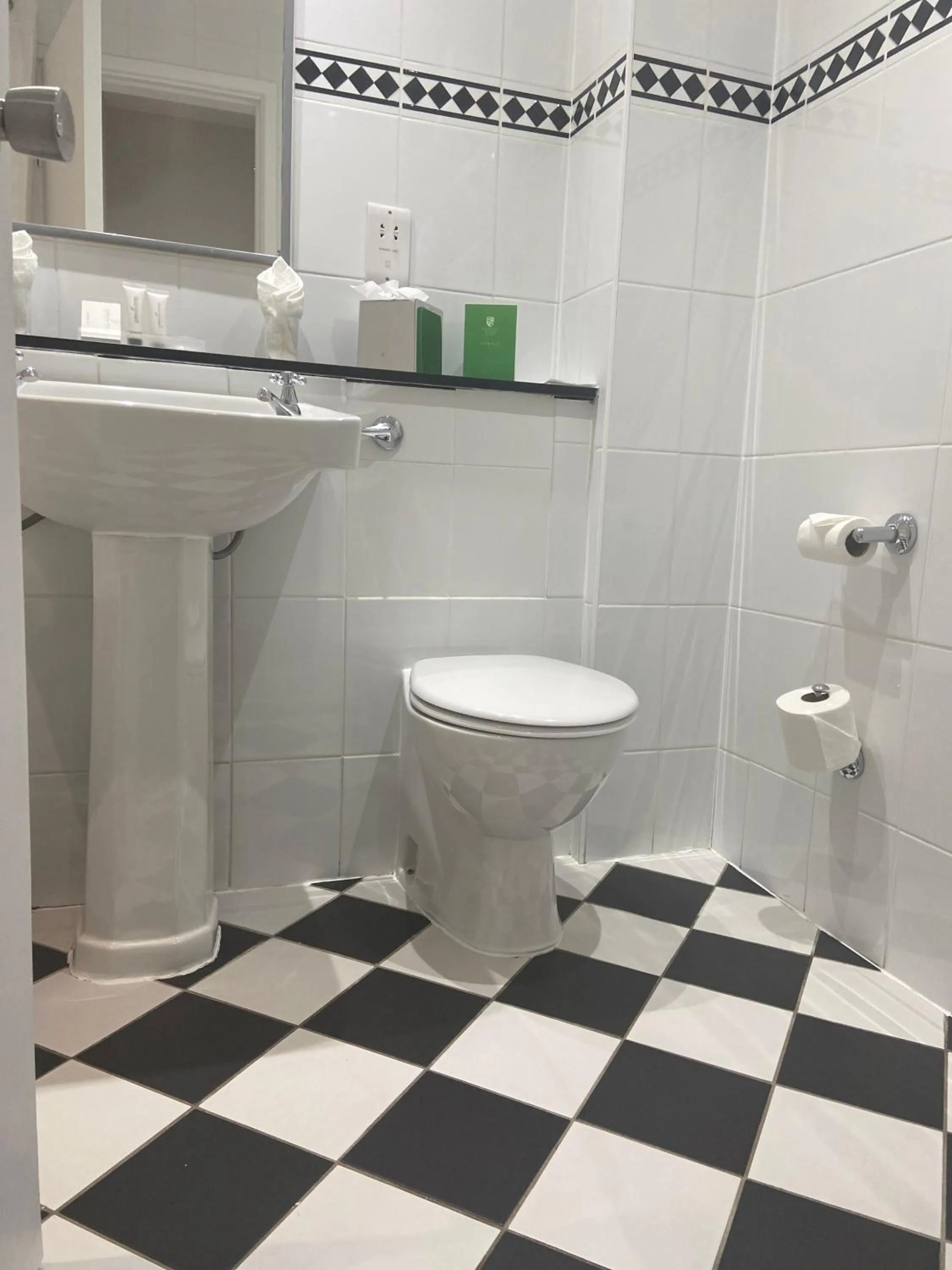 Bathroom in Hatherley Manor Hotel & Spa