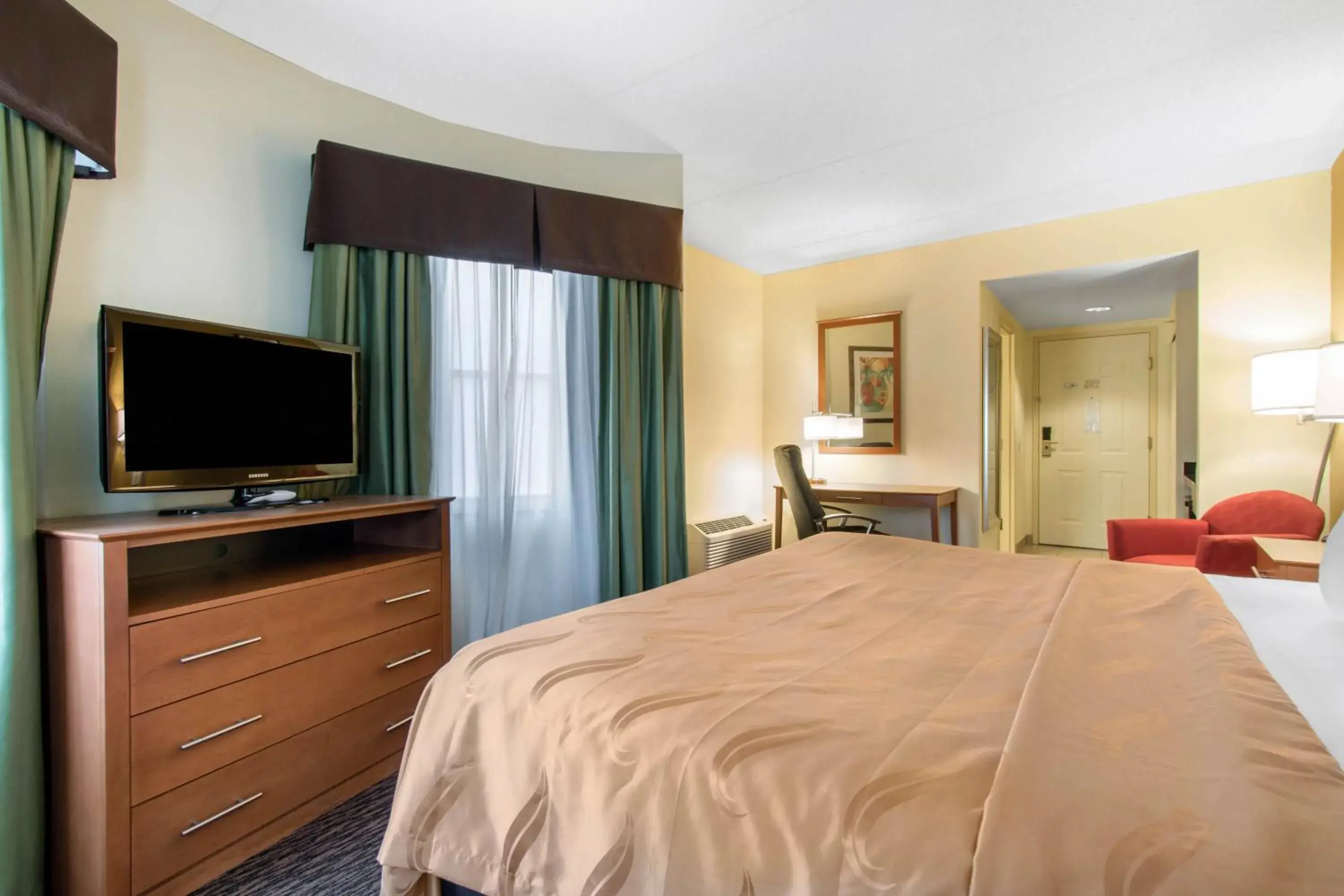 Bed in Clarion Hotel & Suites University-Shippensburg Bed in Clarion Hotel & Suites University-Shippensburg
