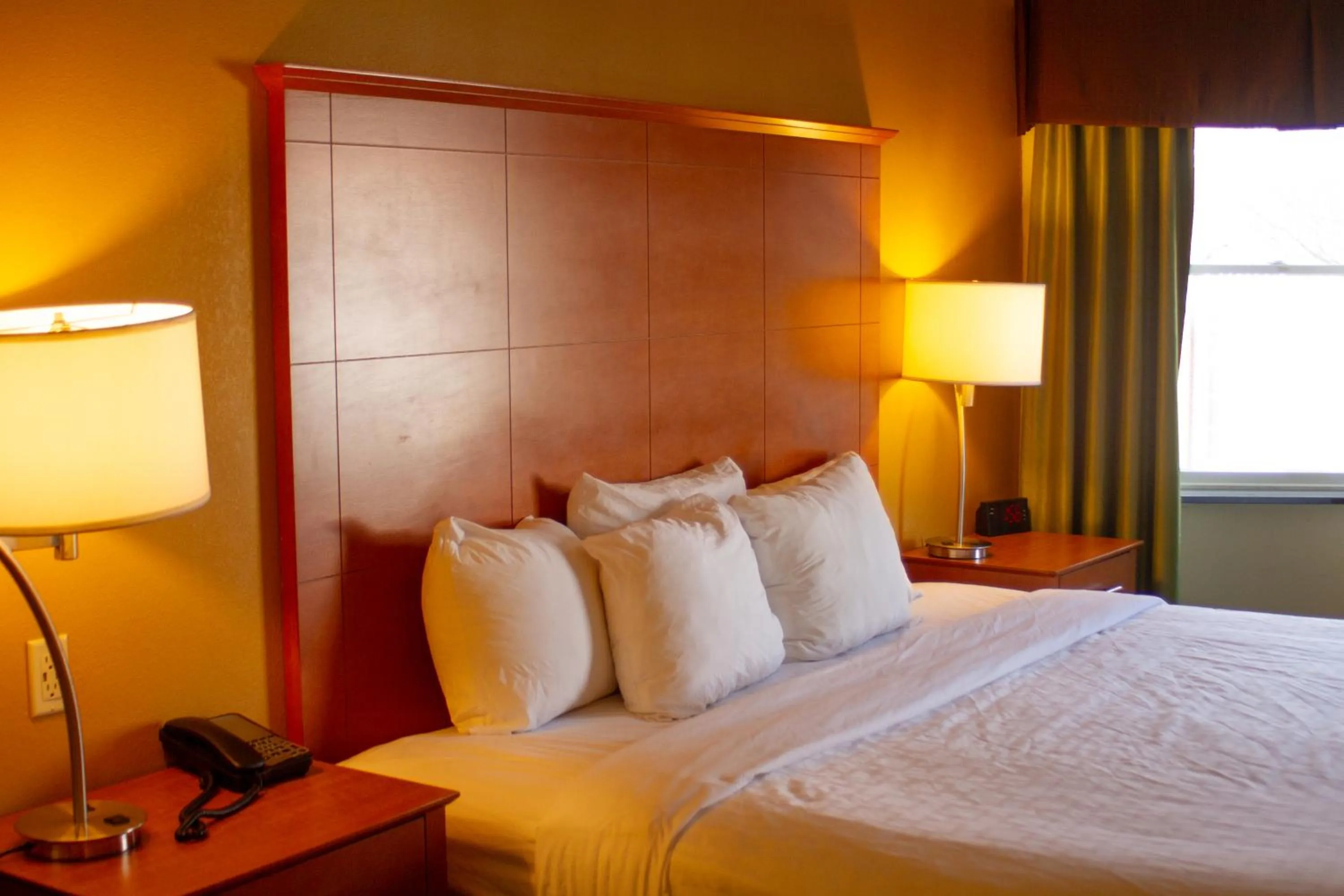 Bed in University Hotel & Suites Shippensburg, Trademark by Wyndham