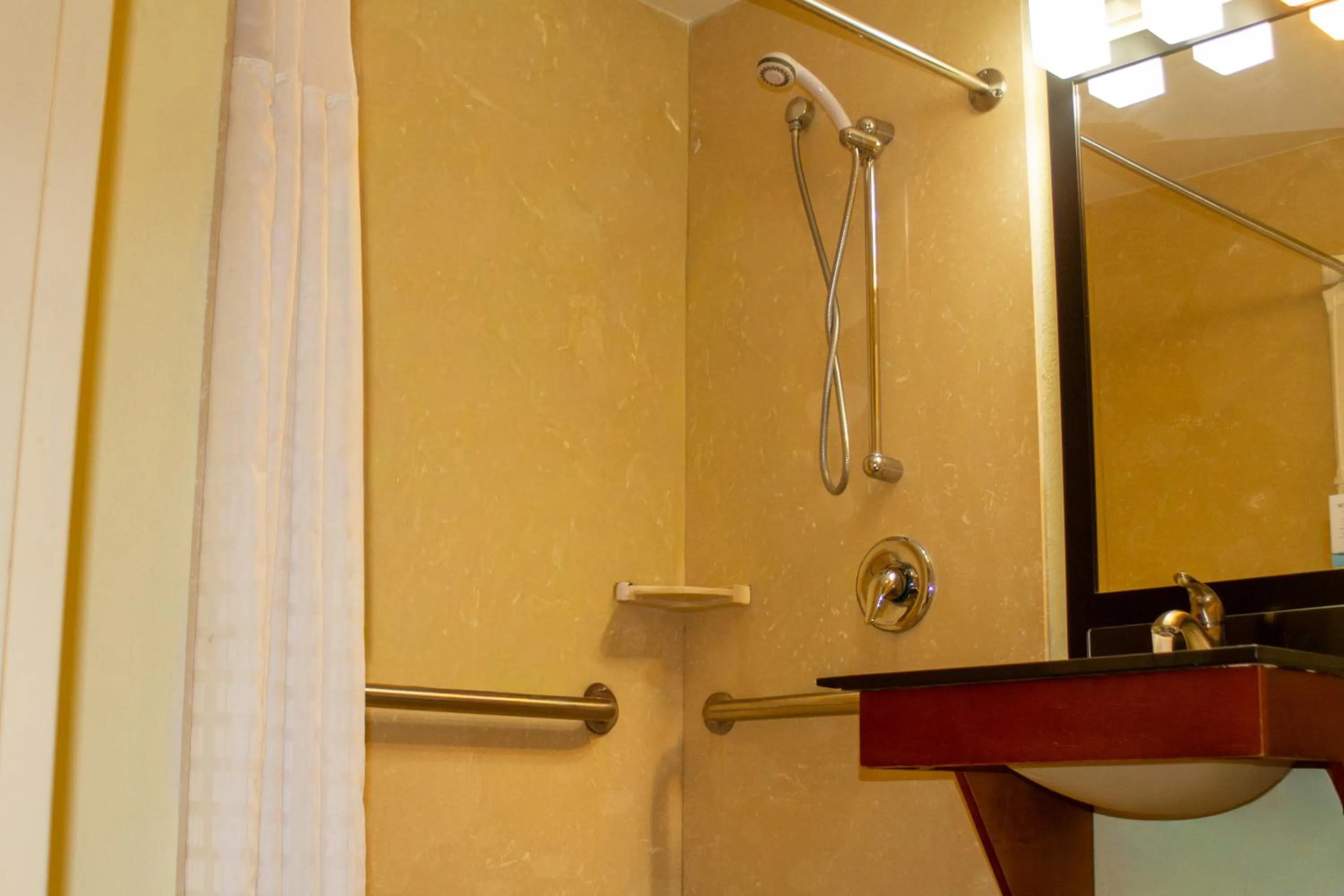 University Hotel & Suites Shippensburg, Trademark by Wyndham