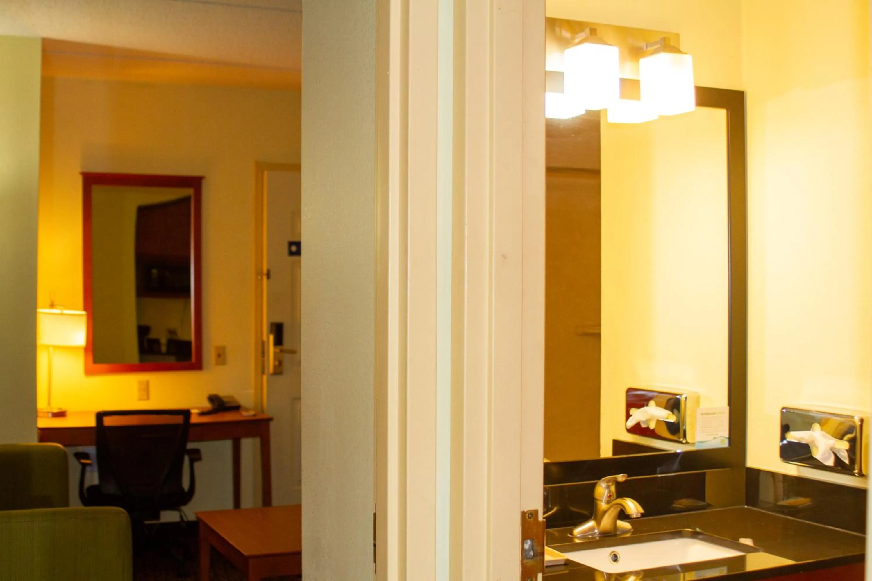 University Hotel & Suites Shippensburg, Trademark by Wyndham