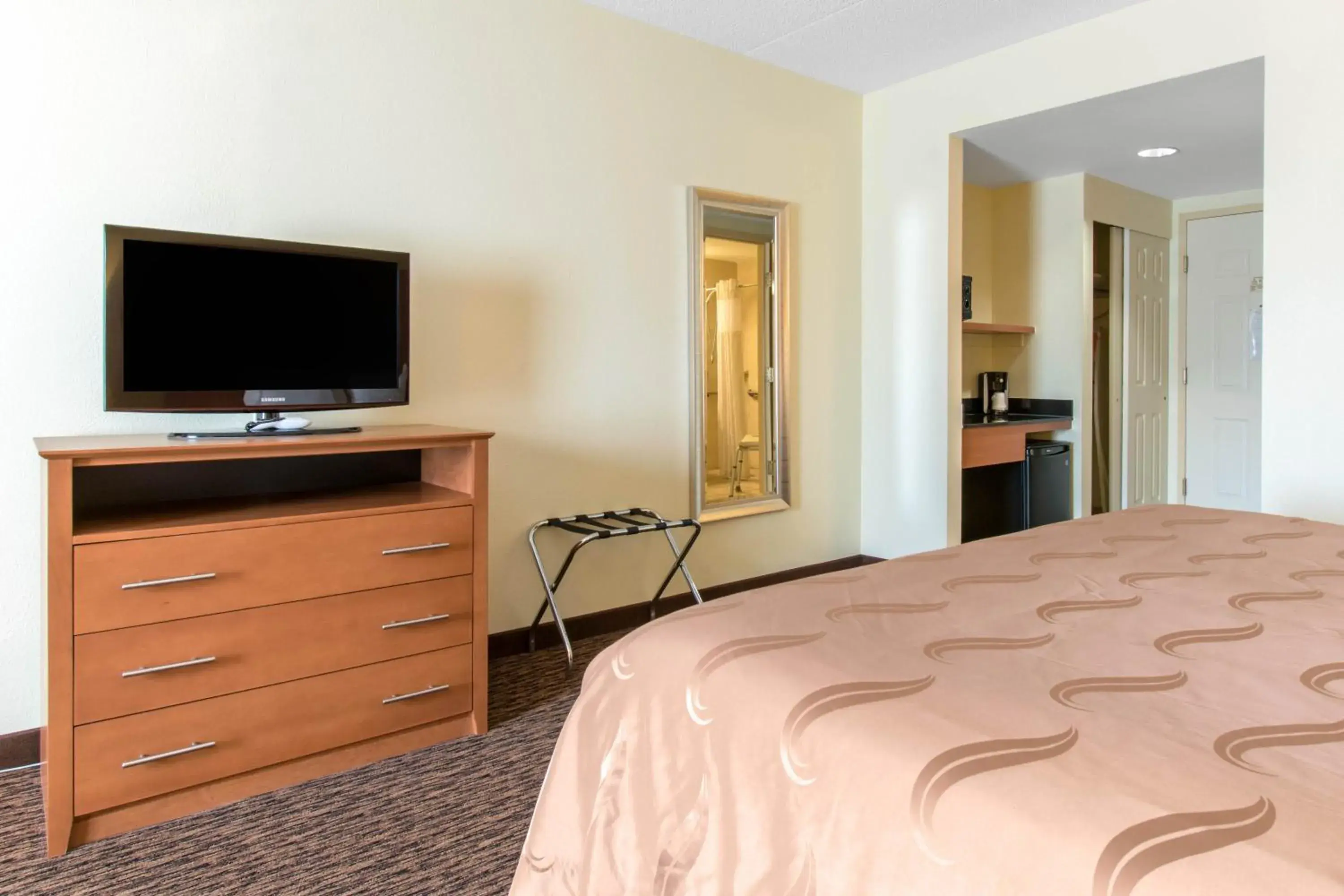Bed in Clarion Hotel & Suites University-Shippensburg Bed in Clarion Hotel & Suites University-Shippensburg