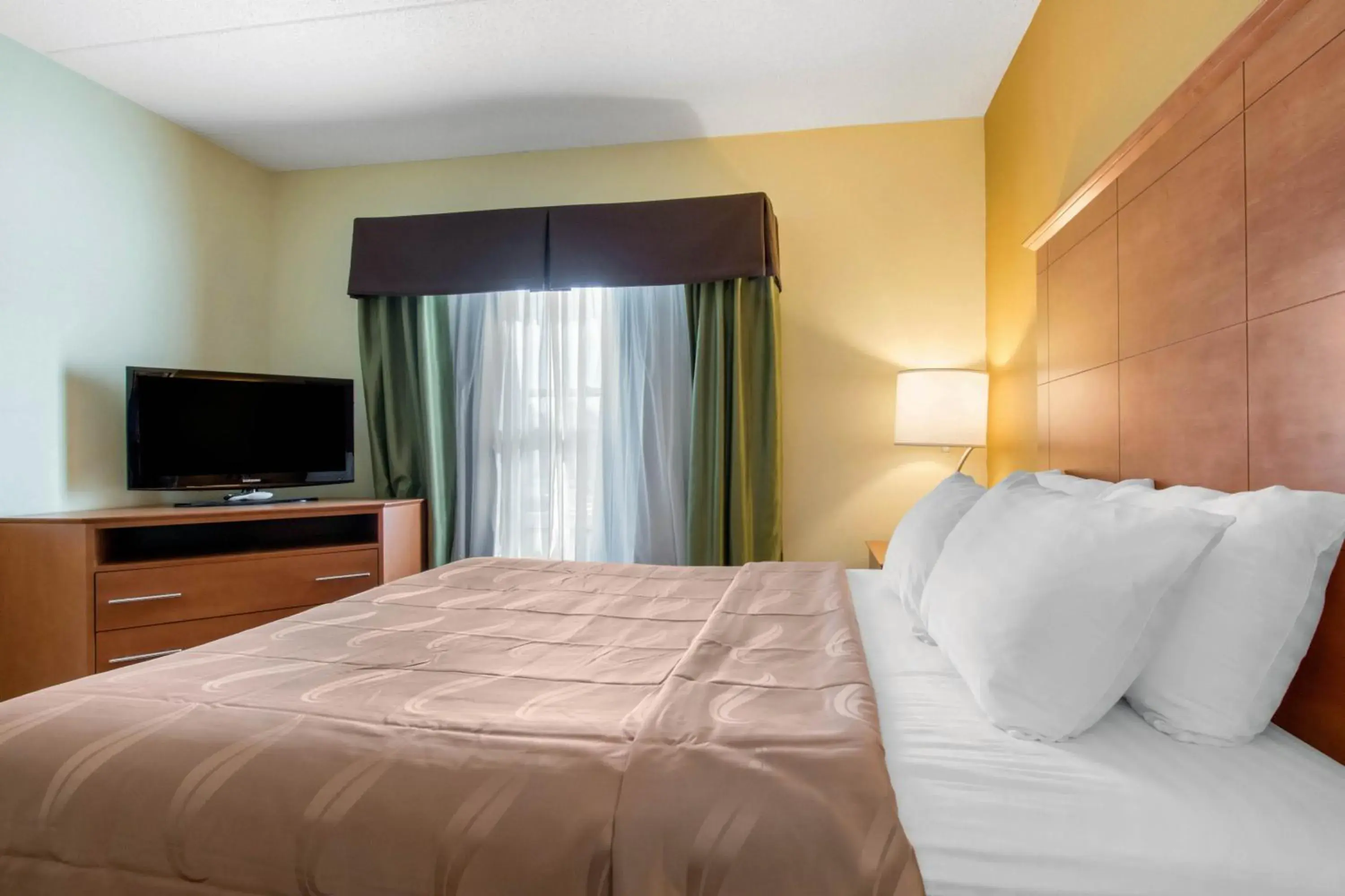 Bed in Clarion Hotel & Suites University-Shippensburg Bed in Clarion Hotel & Suites University-Shippensburg