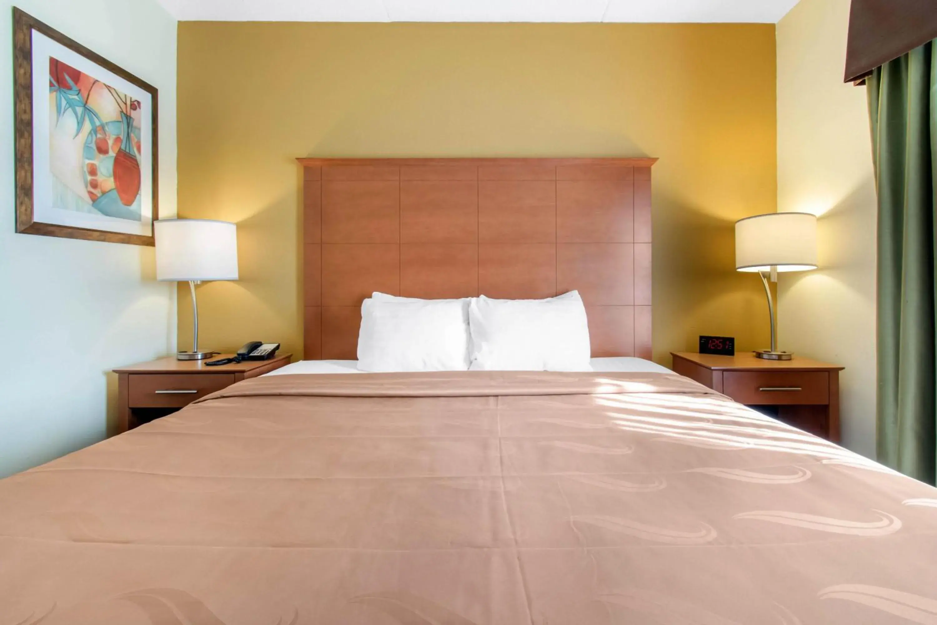 Bed in Clarion Hotel & Suites University-Shippensburg Bed in Clarion Hotel & Suites University-Shippensburg