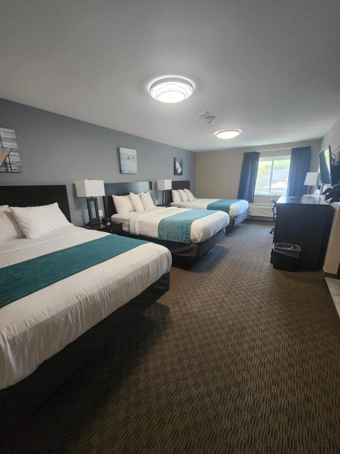 Photo of the whole room, Bed in Put-in-Bay Resort & Conference Center