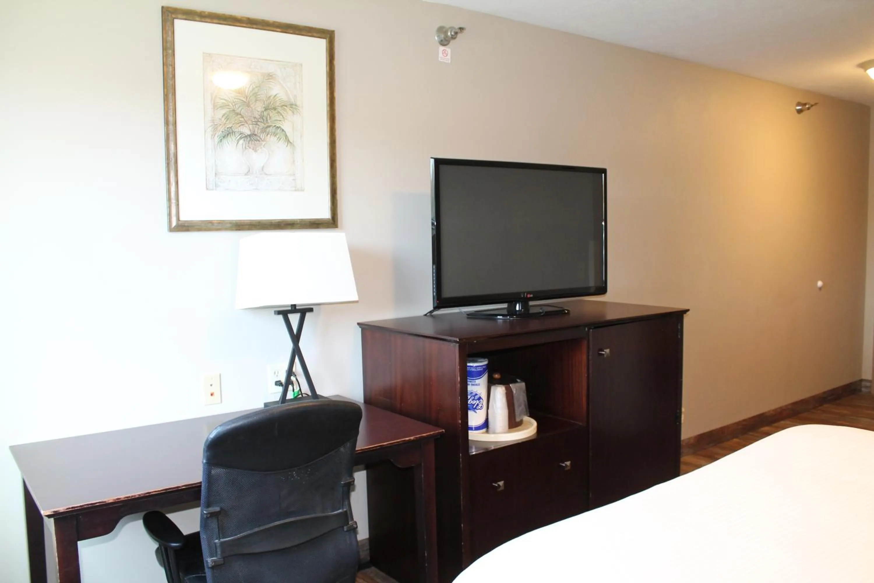 TV and multimedia, Bed in Put-in-Bay Resort & Conference Center