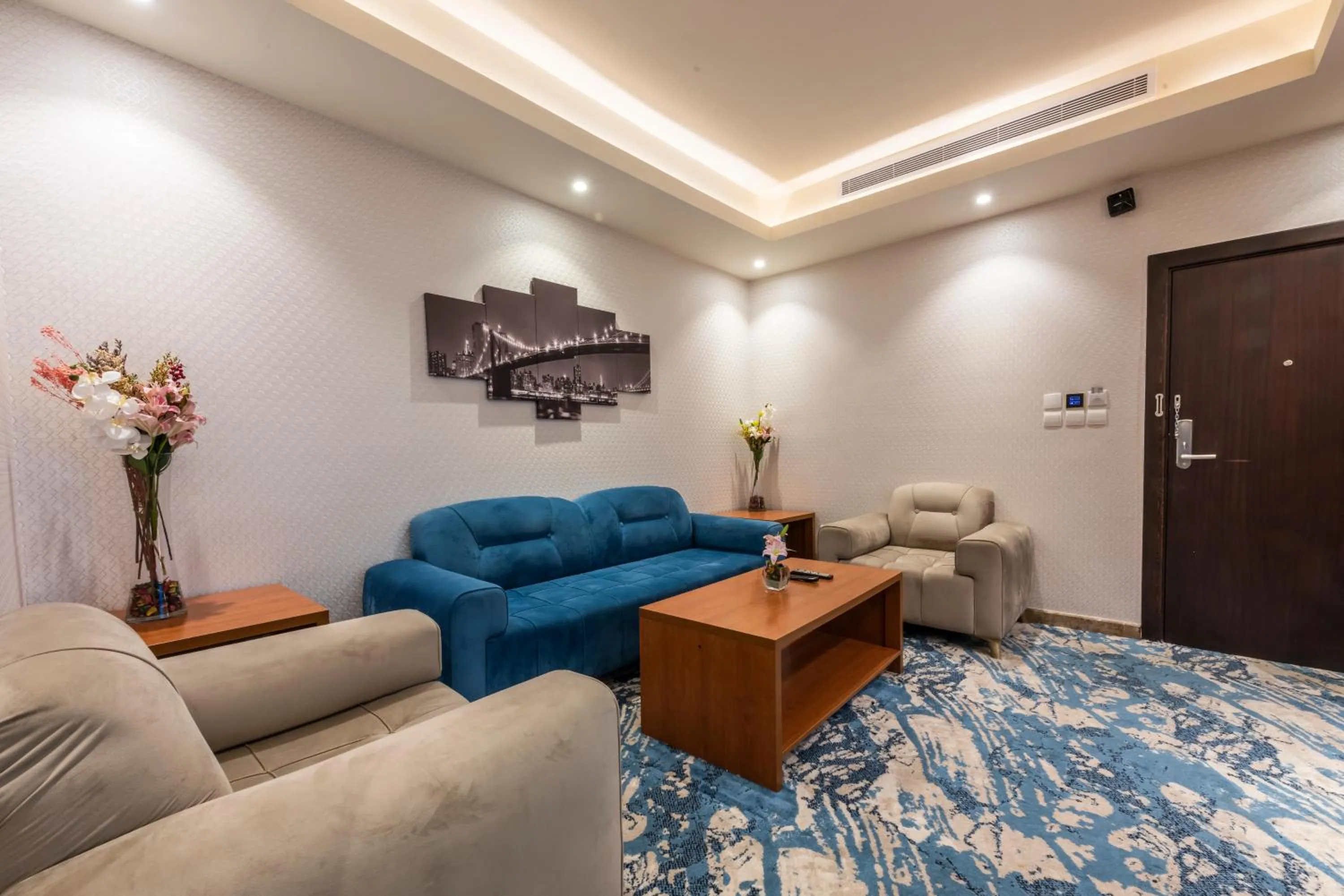 TV and multimedia in Paradise Inn Jeddah Hotel