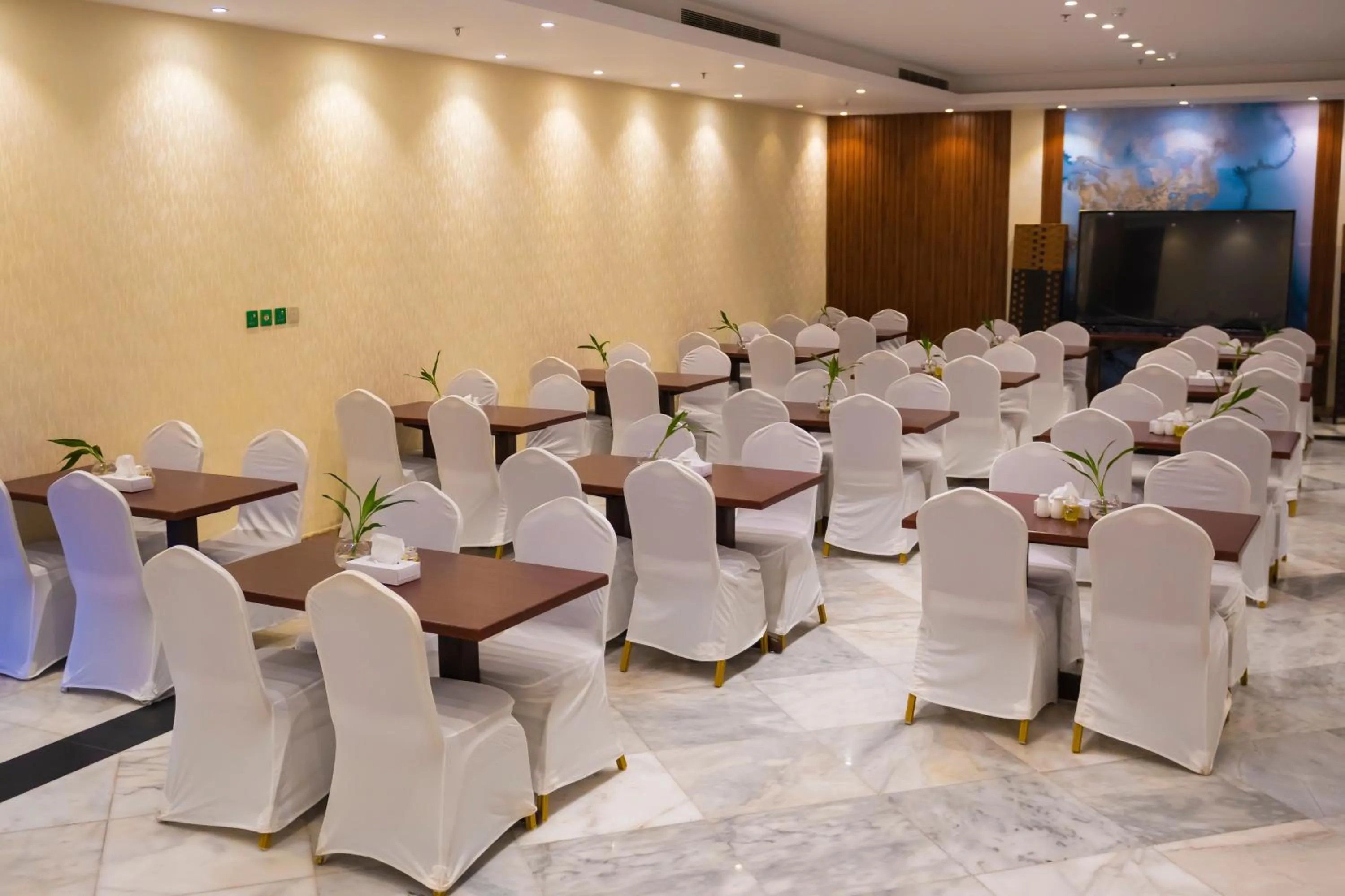 Restaurant/places to eat in Paradise Inn Jeddah Hotel