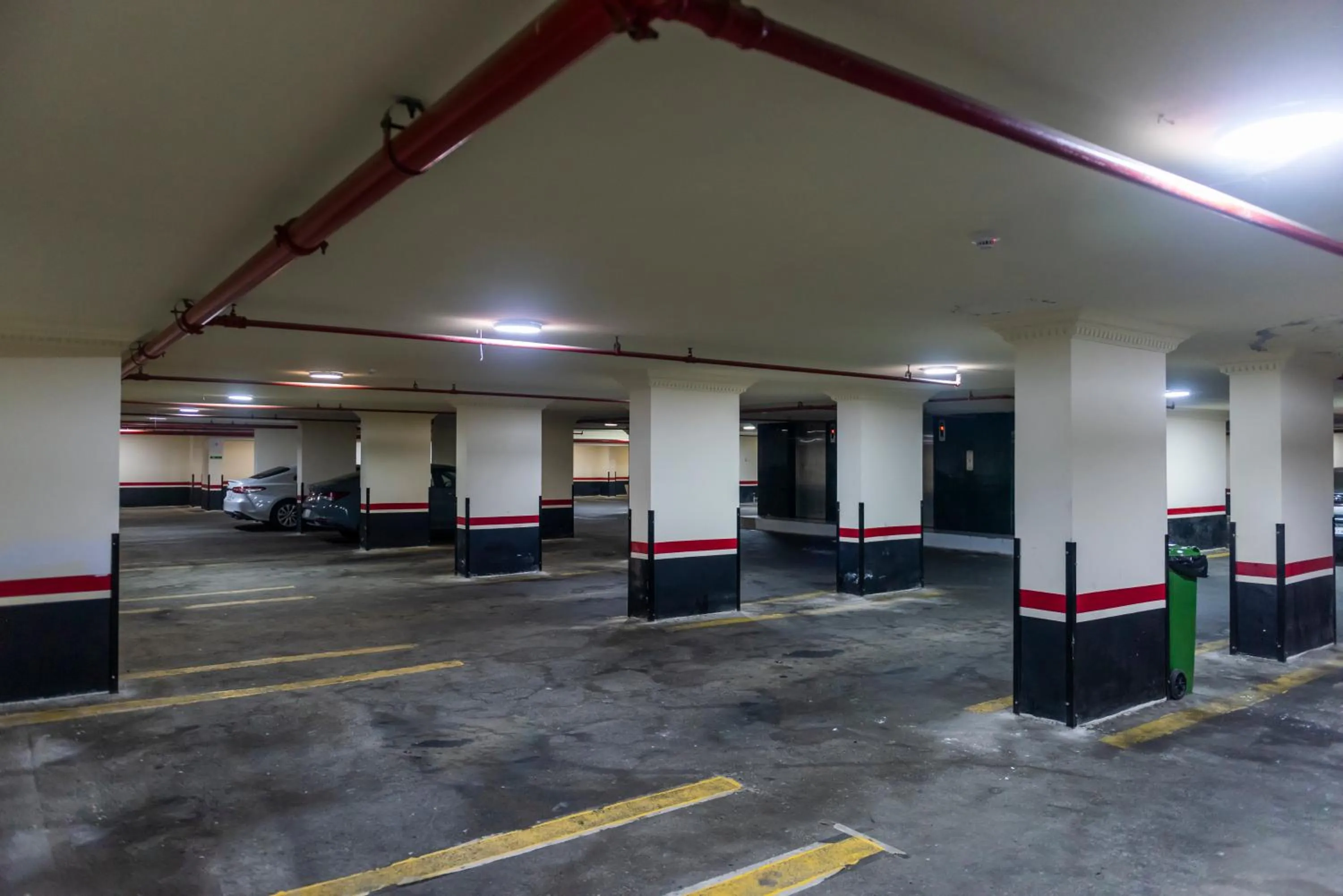 Parking in Paradise Inn Jeddah Hotel