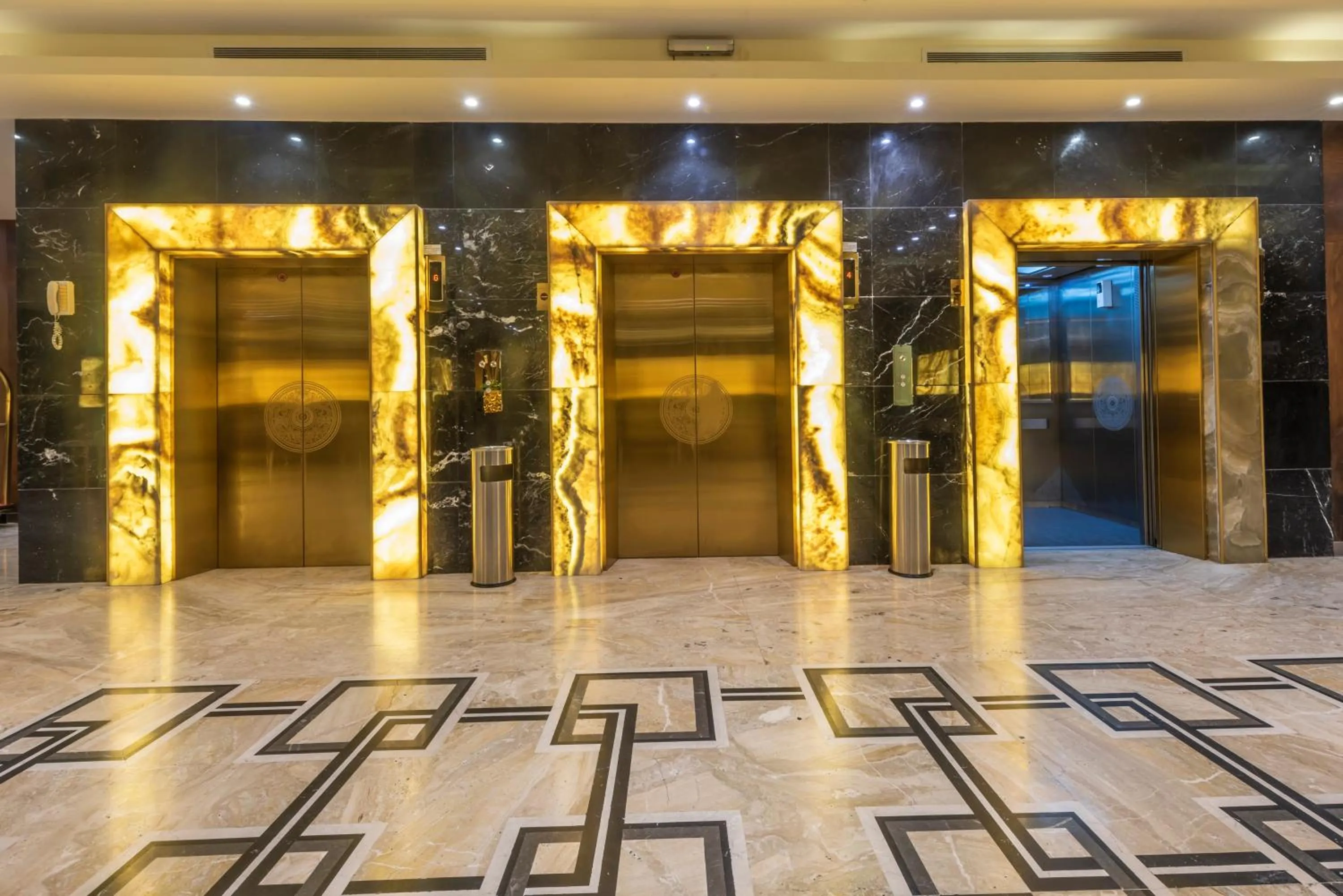 elevator in Paradise Inn Jeddah Hotel
