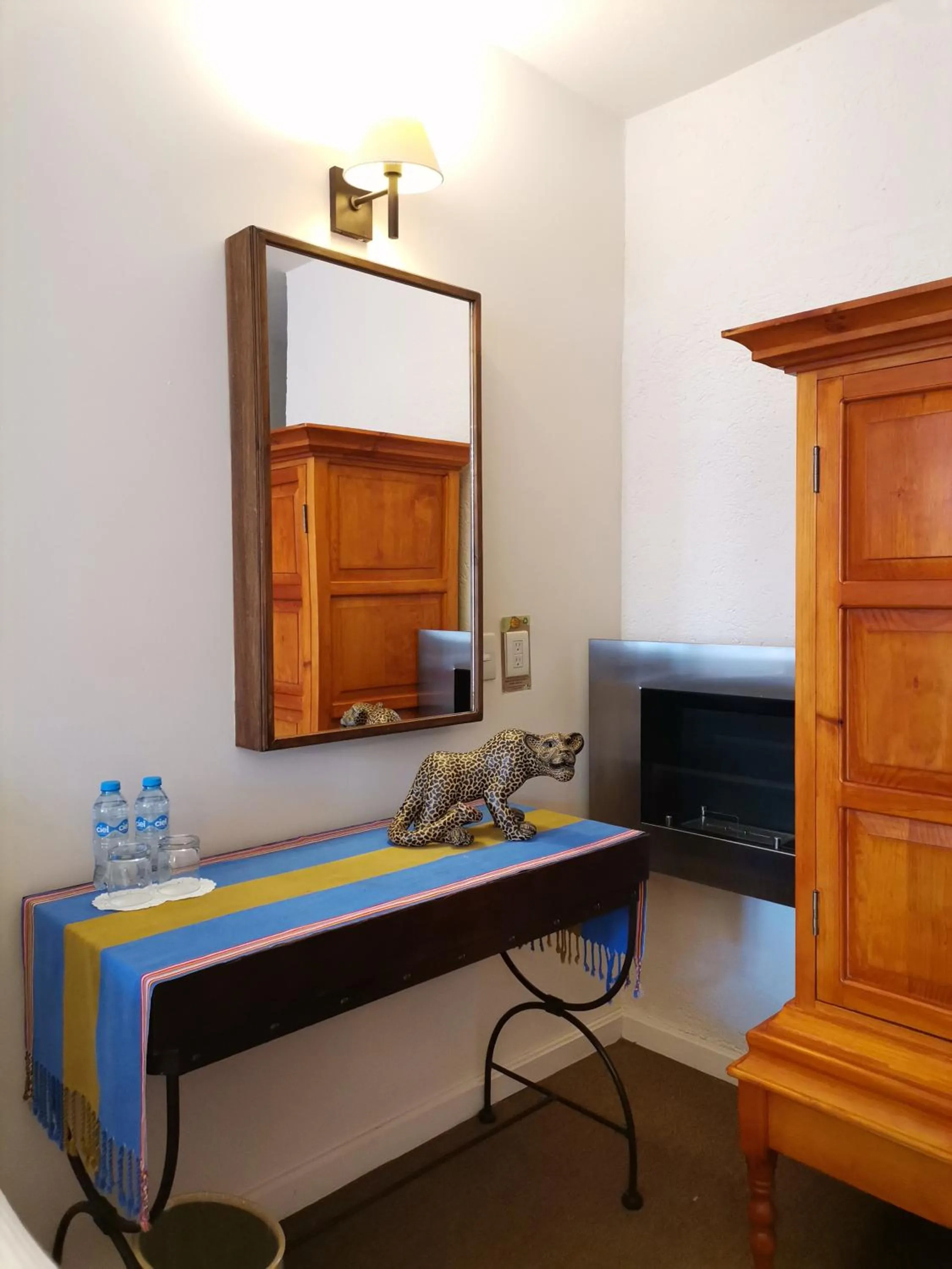 hair dresser, Bed in Posada Real de Chiapas