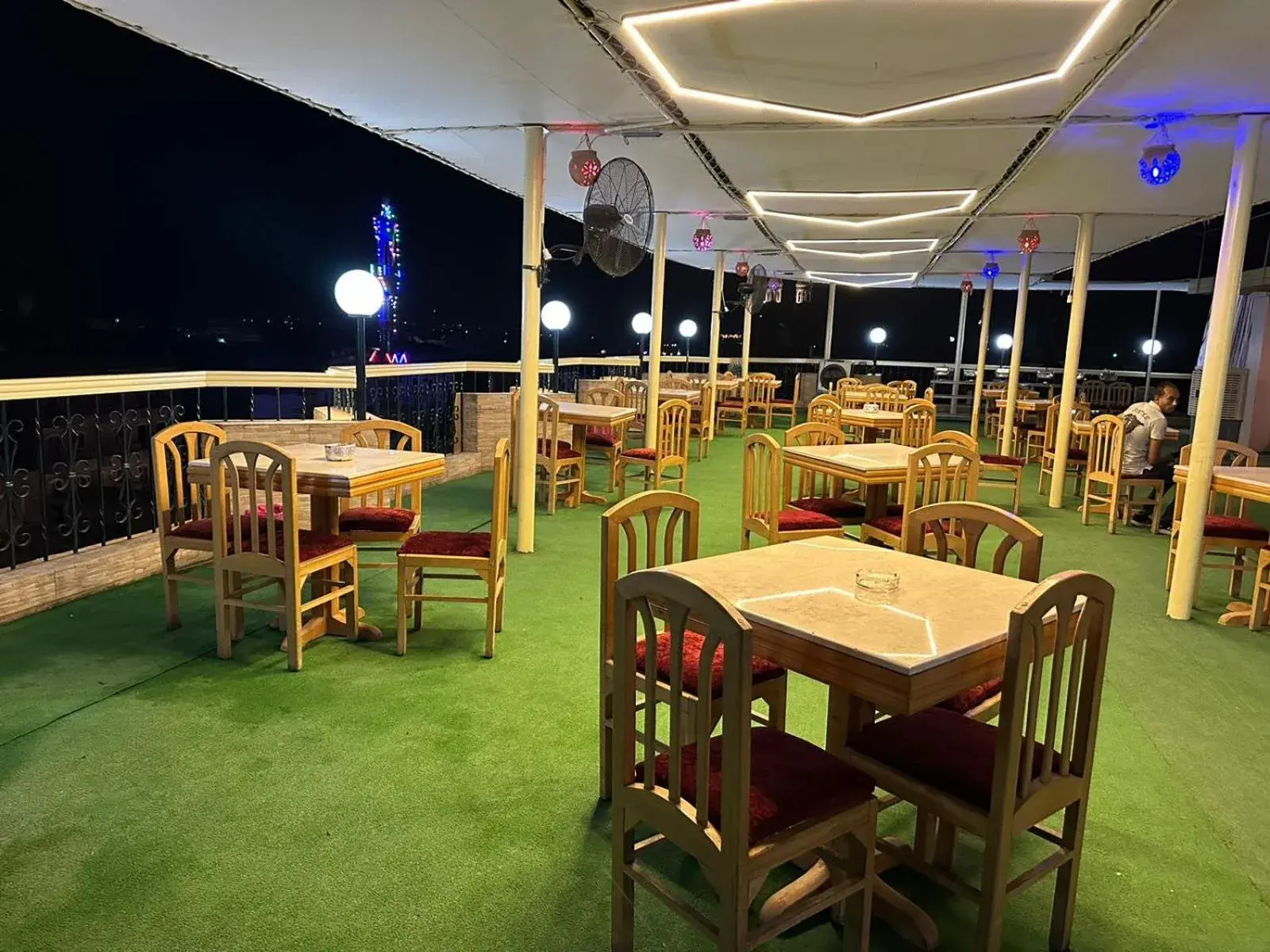 Restaurant/places to eat in Queens Valley Hotel Restaurant/places to eat in Queens Valley Hotel