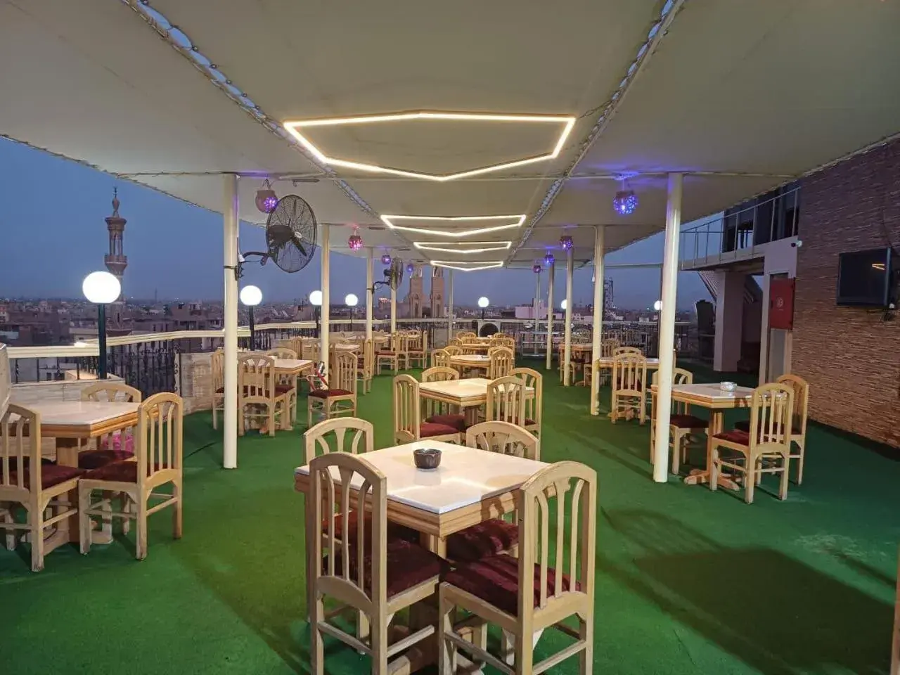 Restaurant/places to eat in Queens Valley Hotel Restaurant/places to eat in Queens Valley Hotel