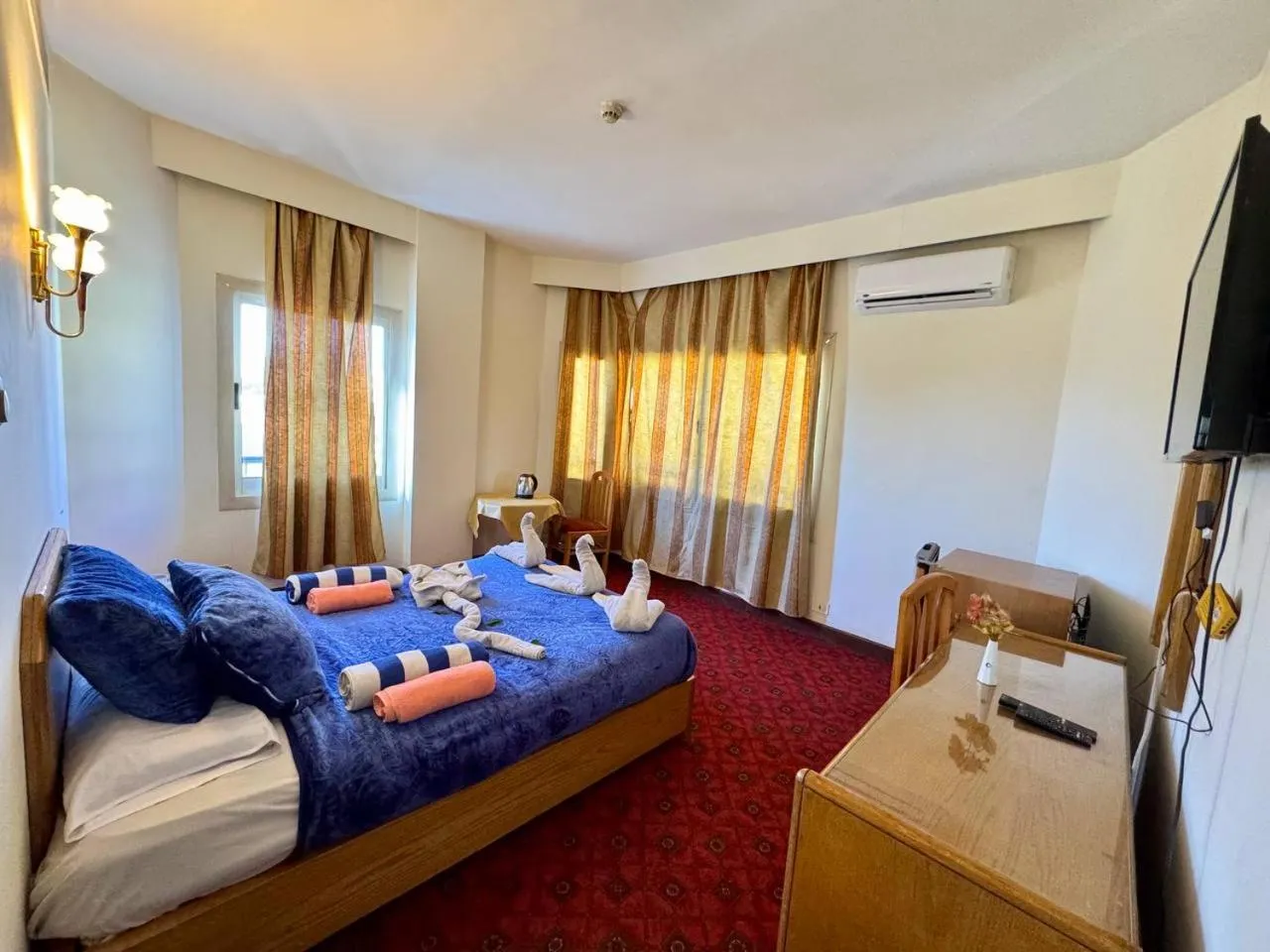 Bed in Queens Valley Hotel