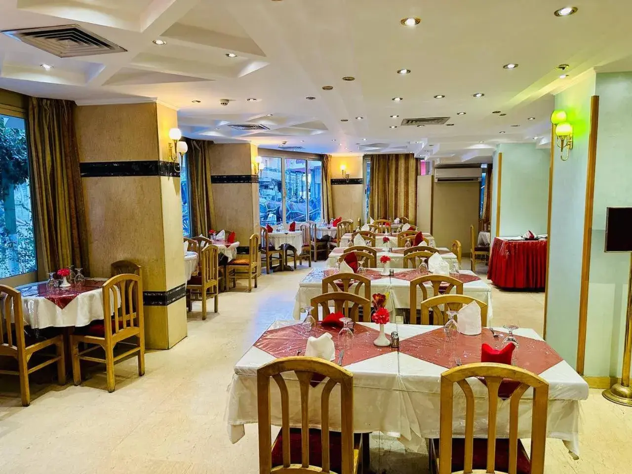 Restaurant/places to eat in Queens Valley Hotel Restaurant/places to eat in Queens Valley Hotel