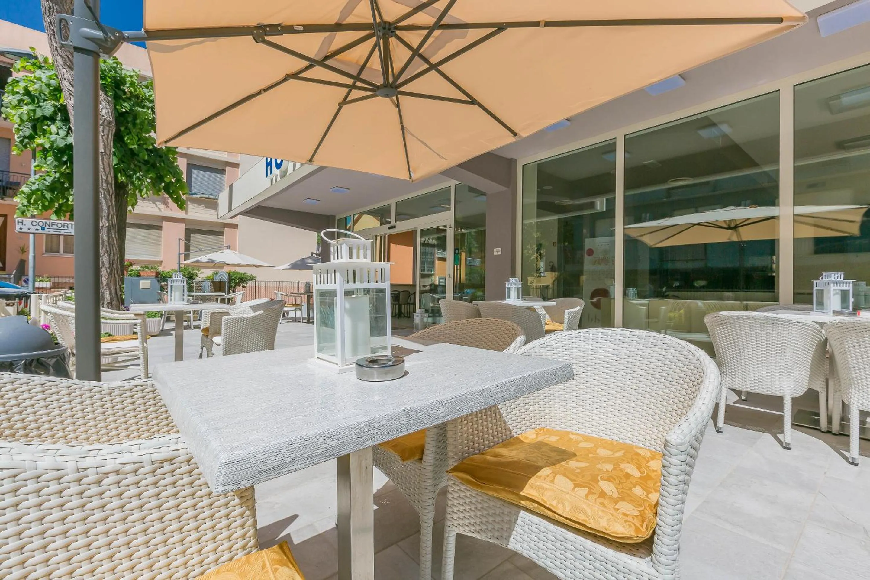 Patio in Hotel Confort