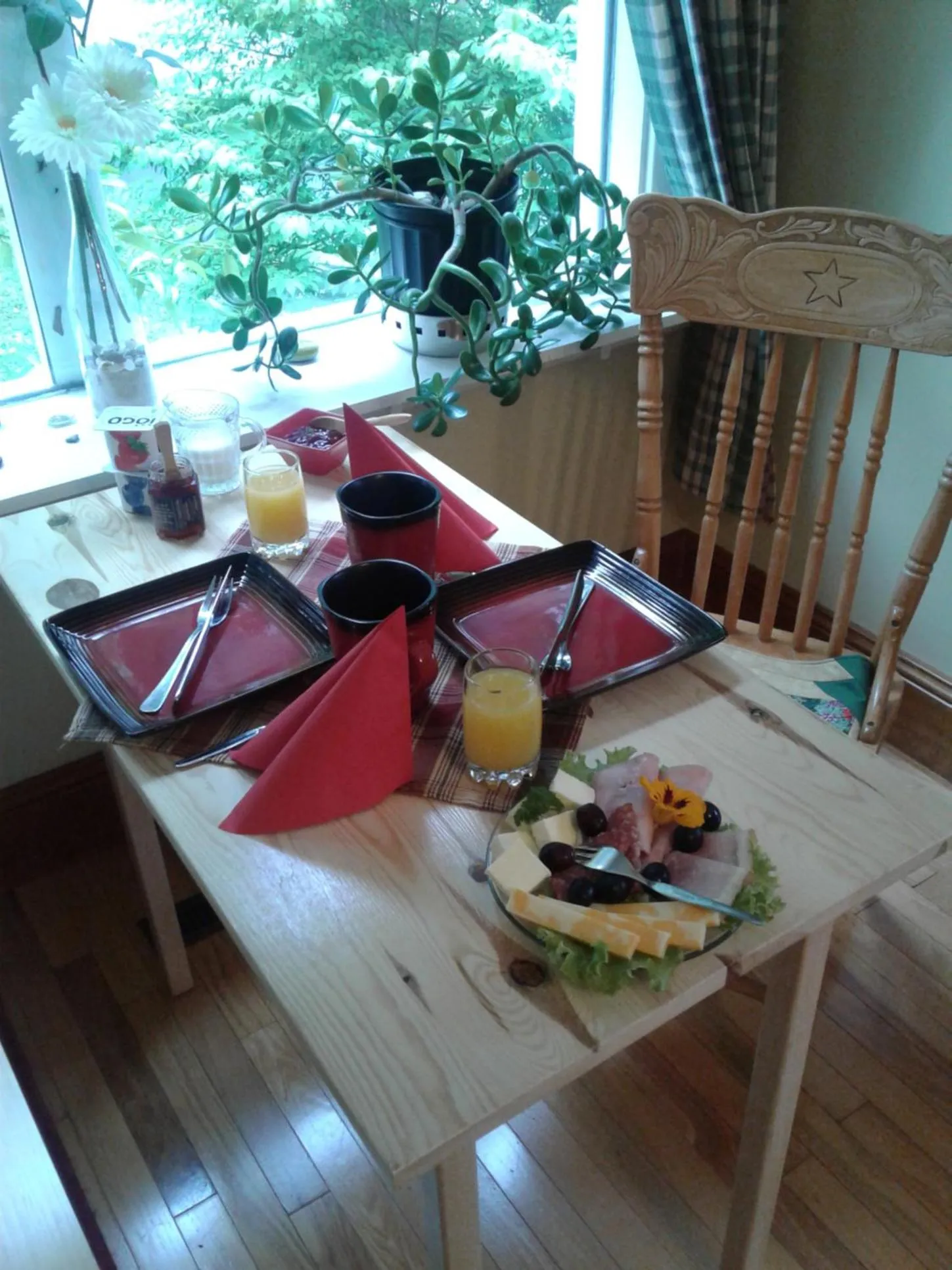Dining area in B&B Art of Germany