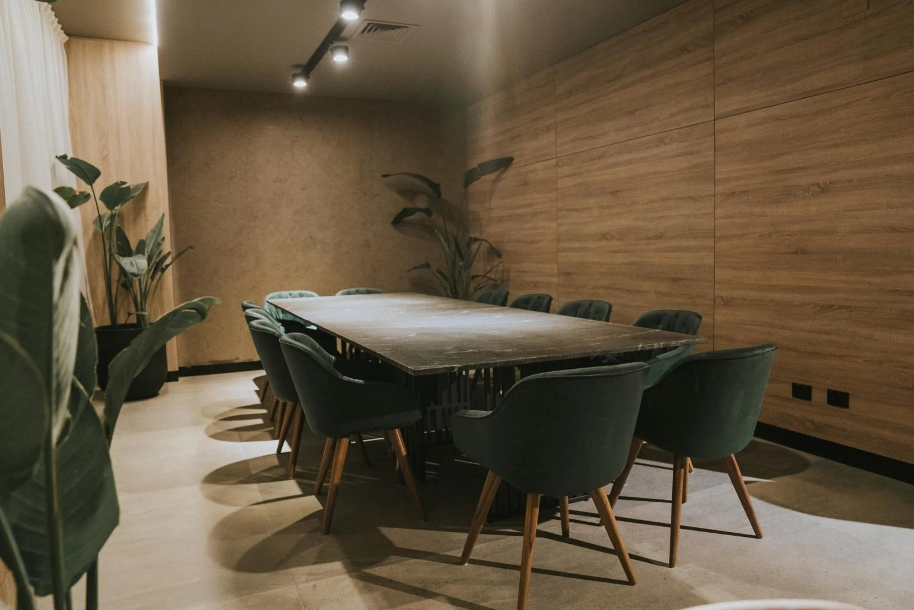 Restaurant/places to eat in Howard Johnson Plaza La Ribera