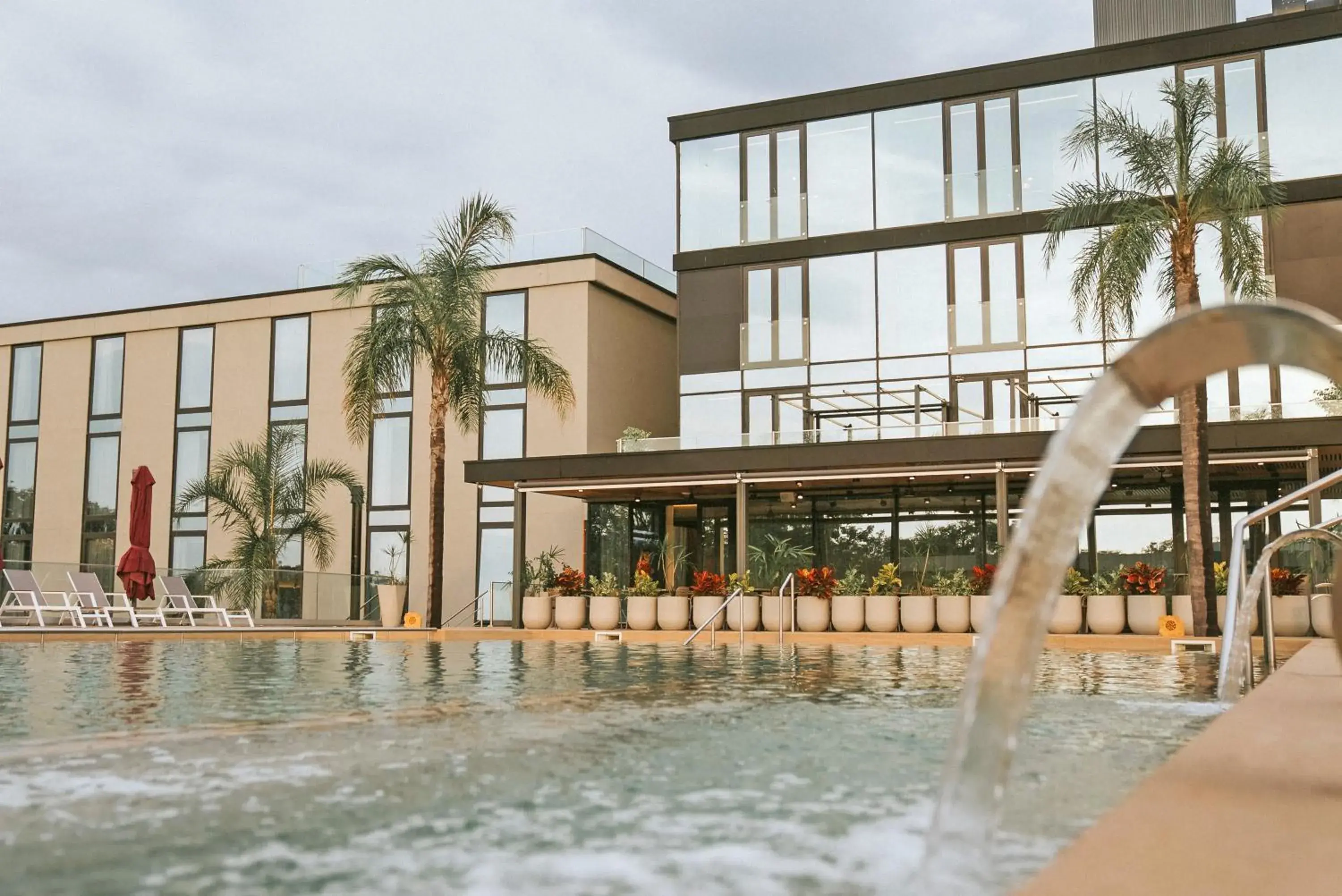 Swimming pool in Howard Johnson Plaza La Ribera Swimming pool in Howard Johnson Plaza La Ribera