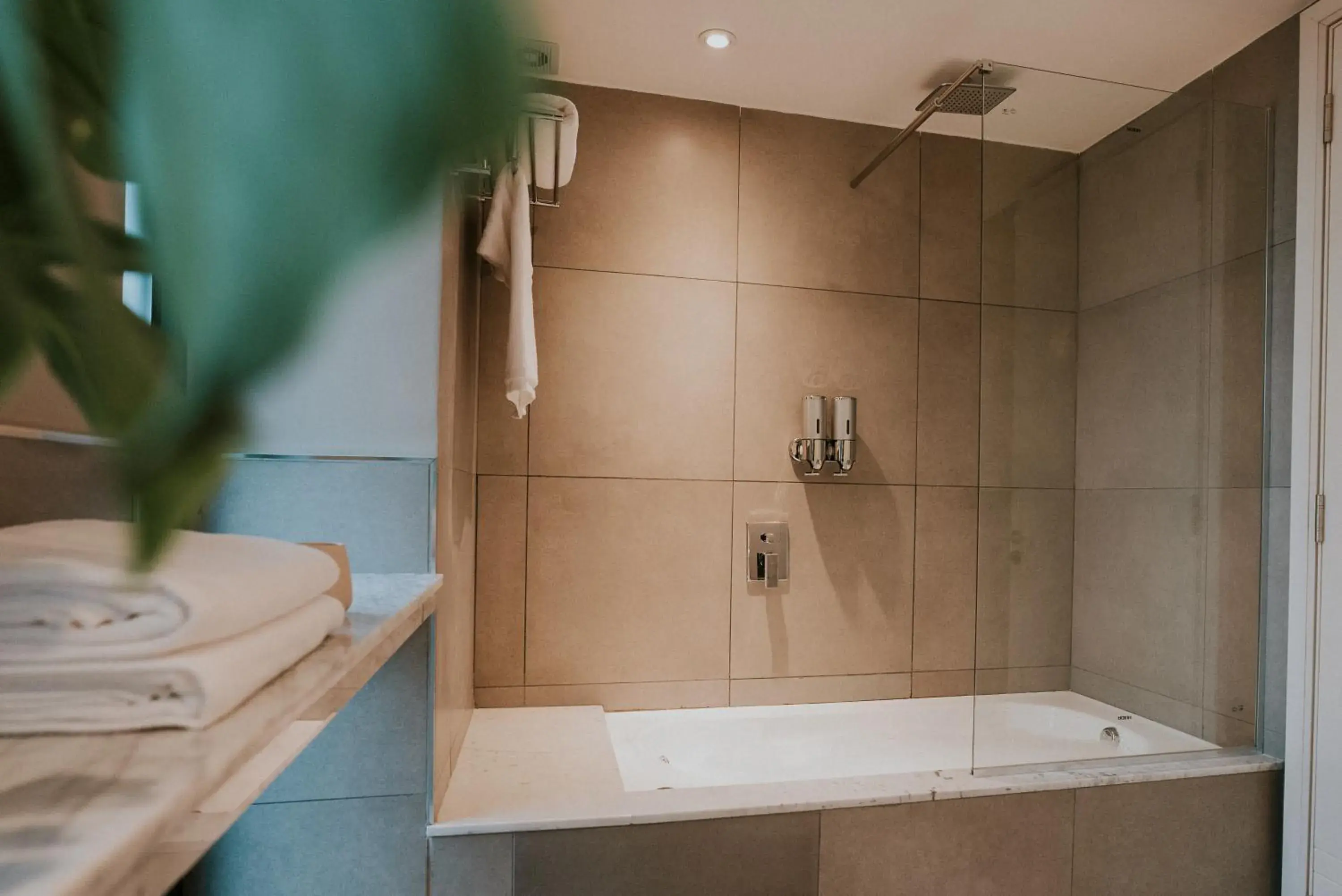 Bathroom in Howard Johnson Plaza La Ribera Bathroom in Howard Johnson Plaza La Ribera