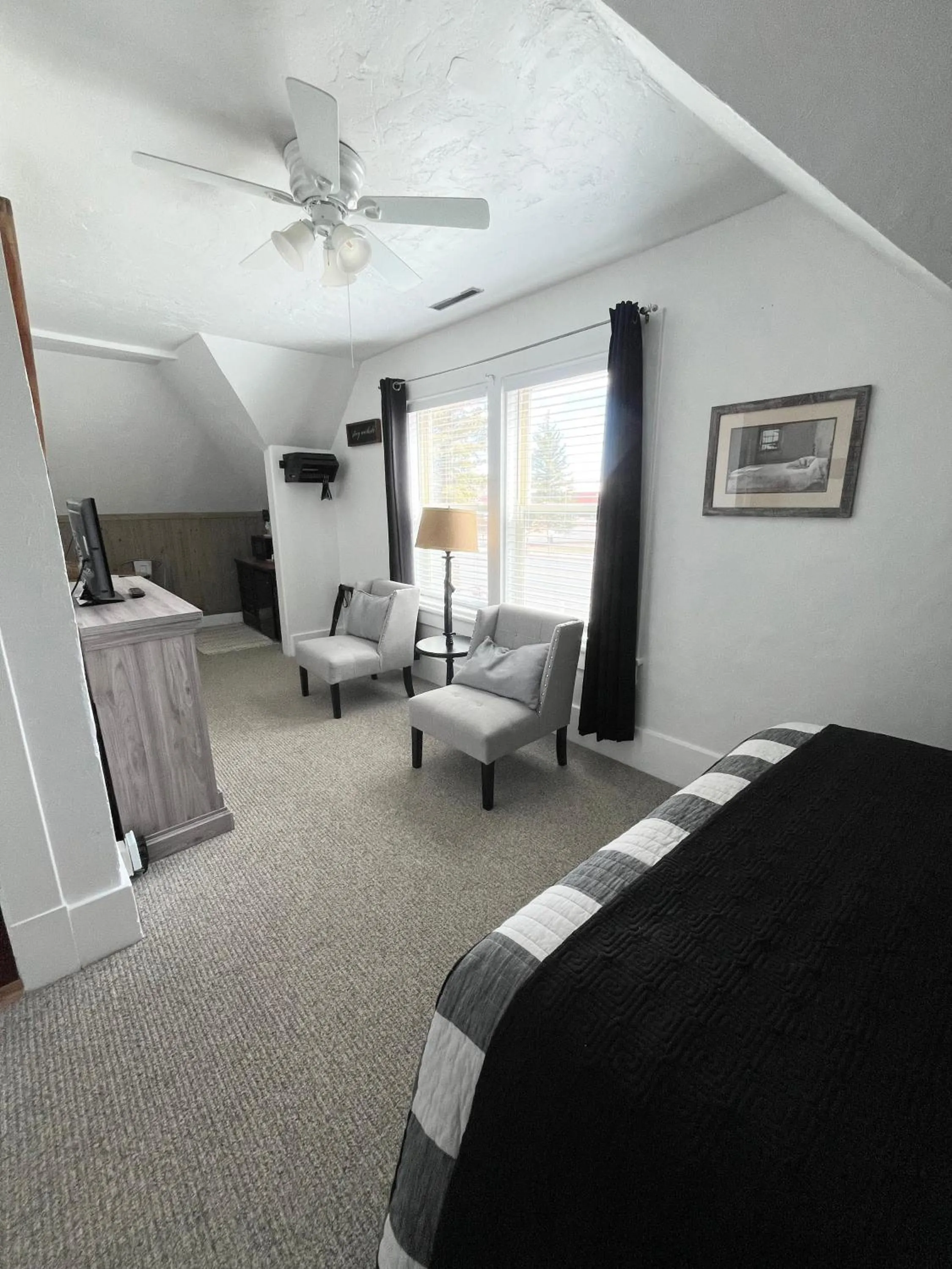 Photo of the whole room, Bed in The Panguitch House