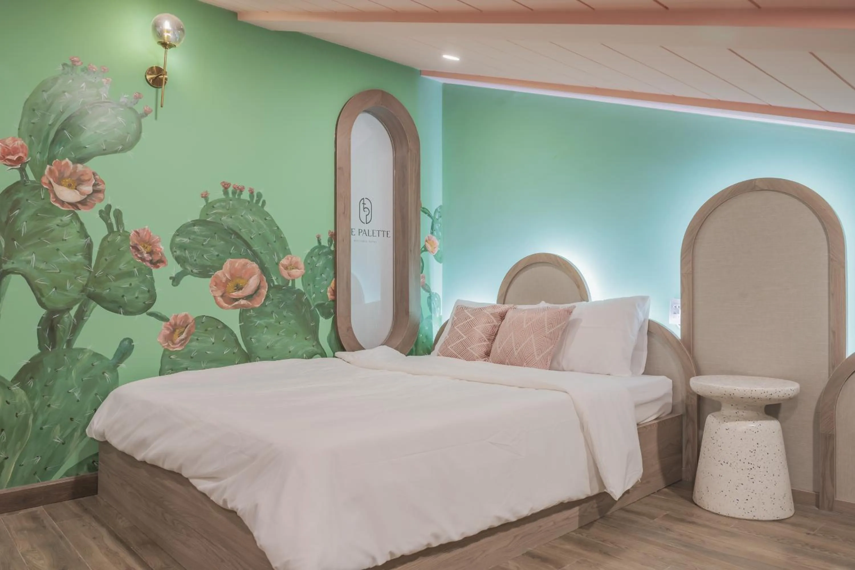 Shower, Bed in The Palette Dalat