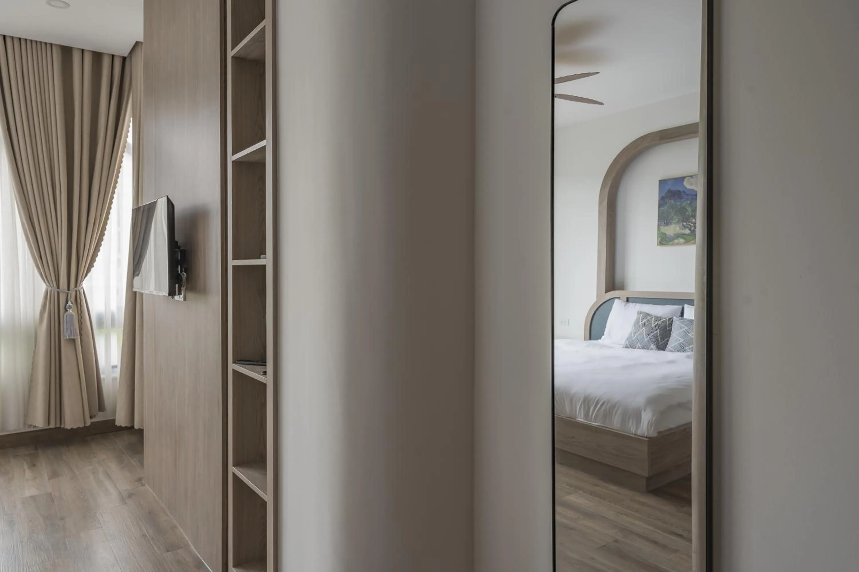 Shower, Bed in The Palette Dalat