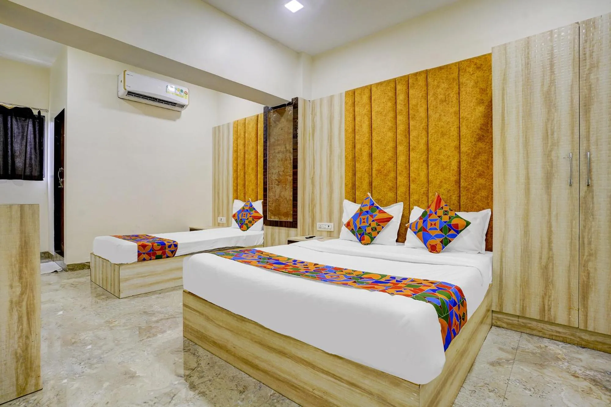 Bed in Via Sumit Palace