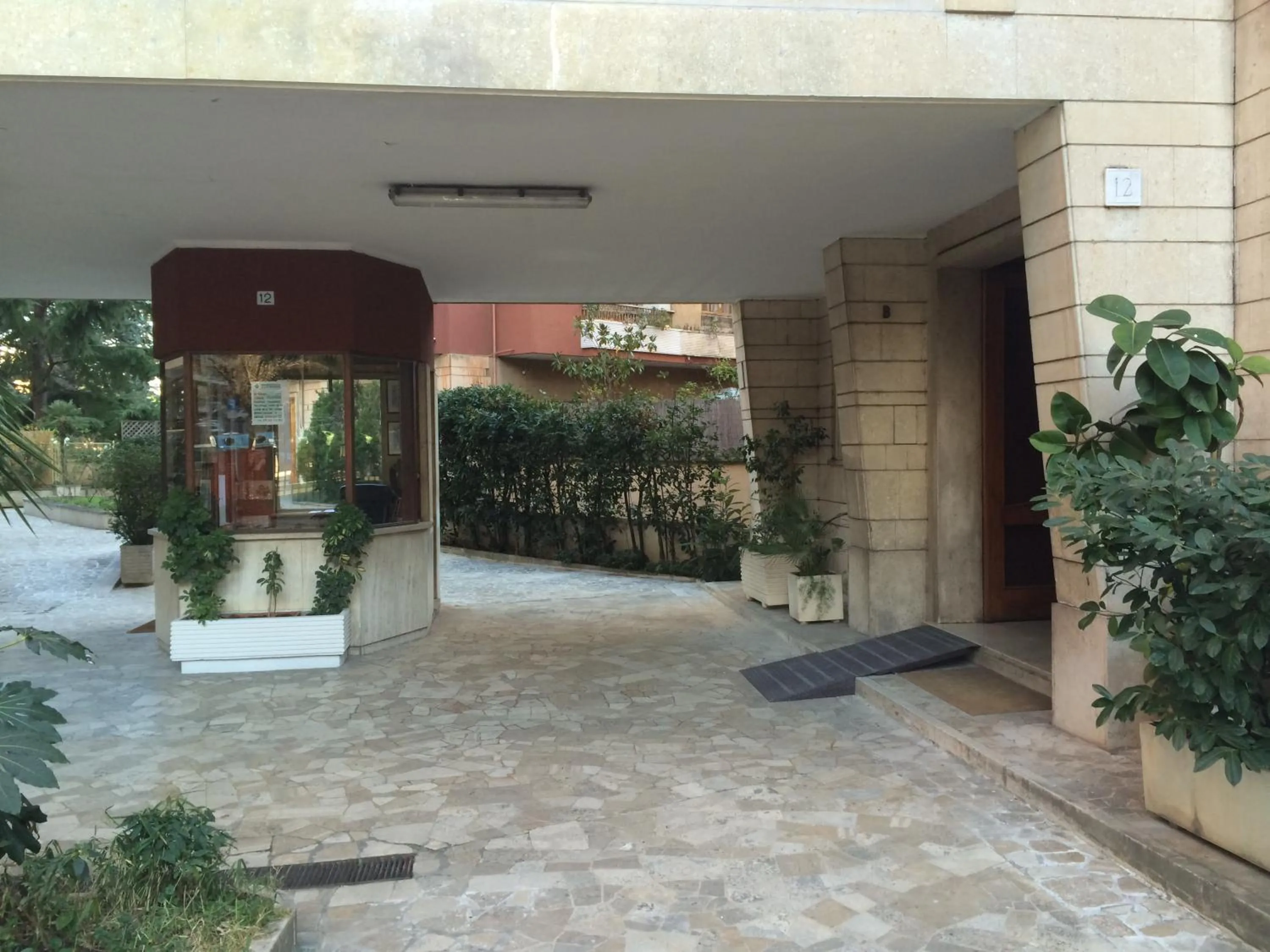 Facade/entrance in Arches Inn