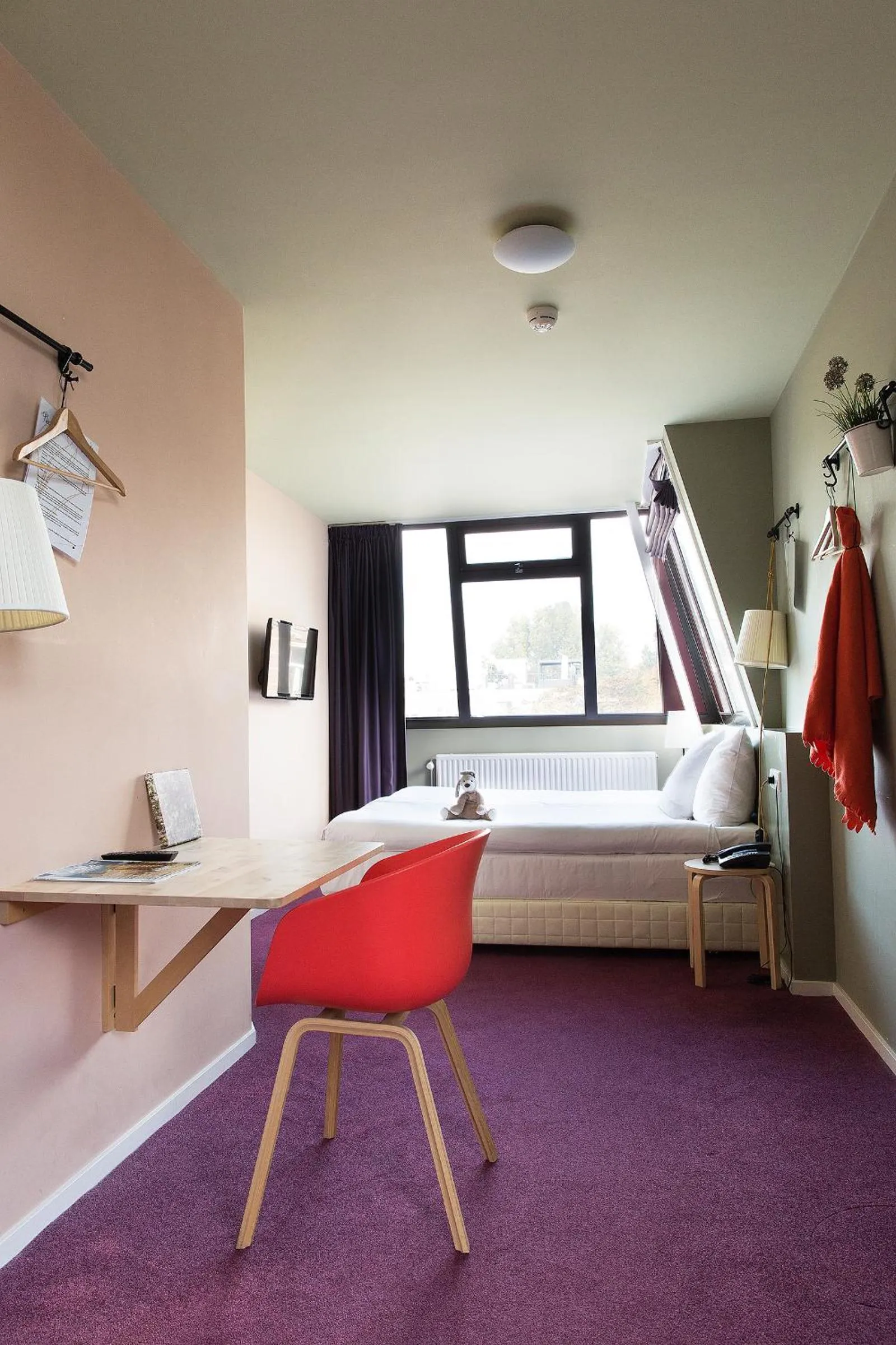 Photo of the whole room, Bed in Hotel The Neighbour's Magnolia