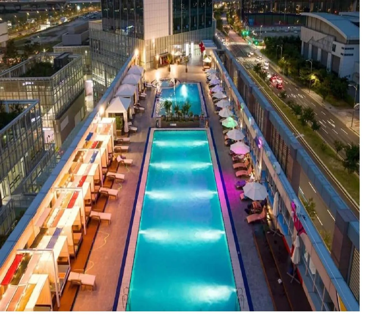 Pool view in Songdo Halla Westernpark-SeaViewRoom Hotel-바다전망