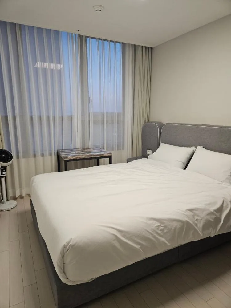 Bed in Songdo Halla Westernpark-SeaViewRoom Hotel-바다전망