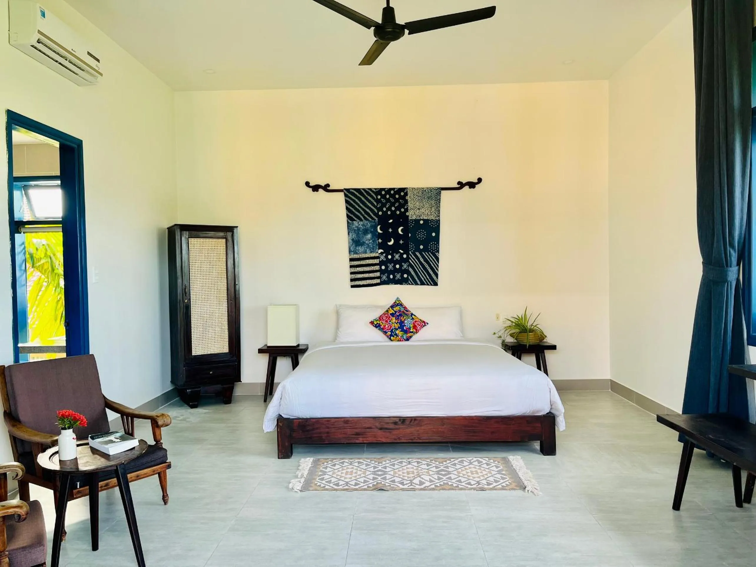 Photo of the whole room, Bed in Chez Mimosa Rice Field Retreat