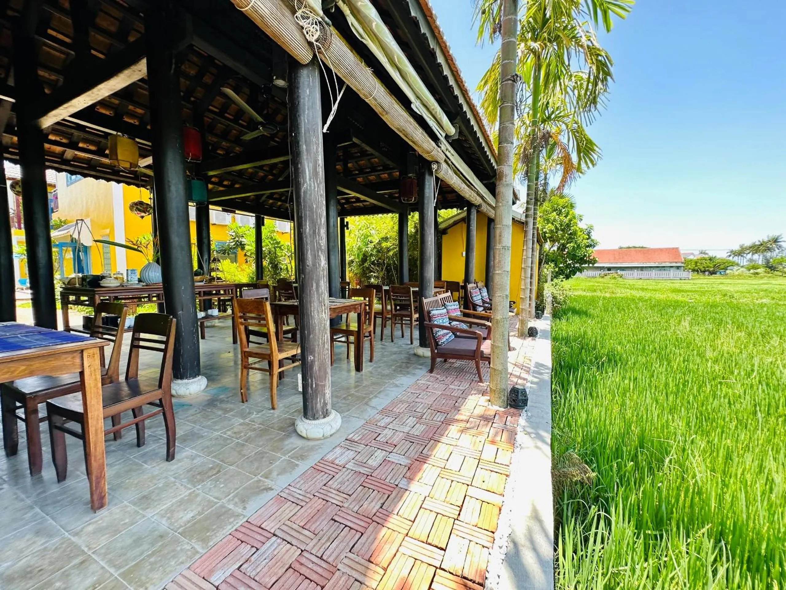 Restaurant/places to eat in Chez Mimosa Rice Field Retreat