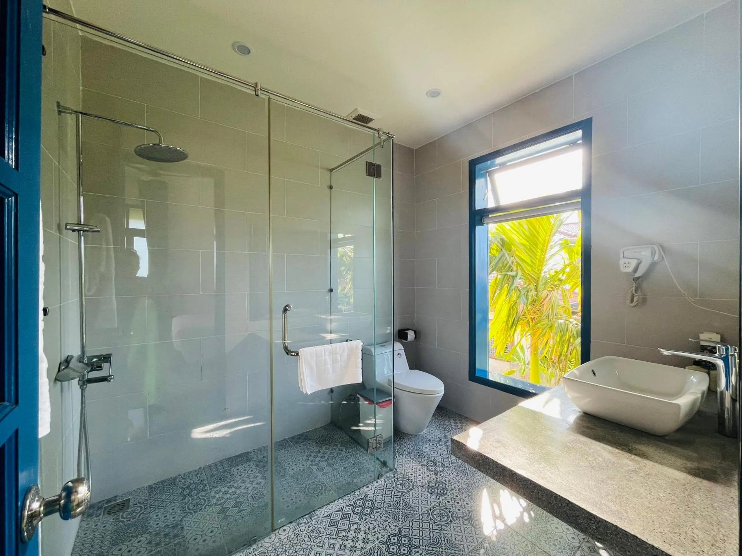 Toilet in Chez Mimosa Rice Field Retreat