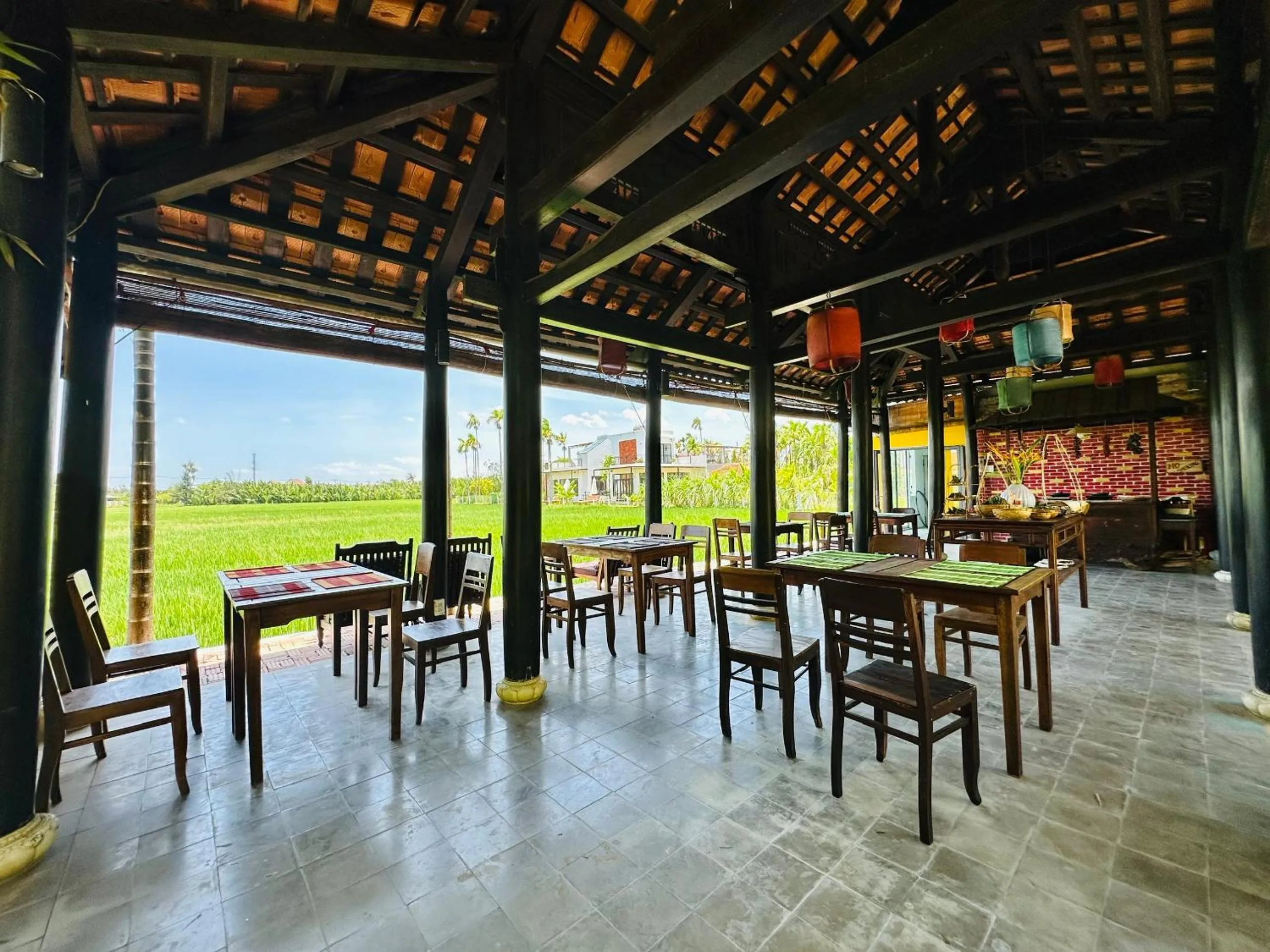 Restaurant/places to eat in Chez Mimosa Rice Field Retreat