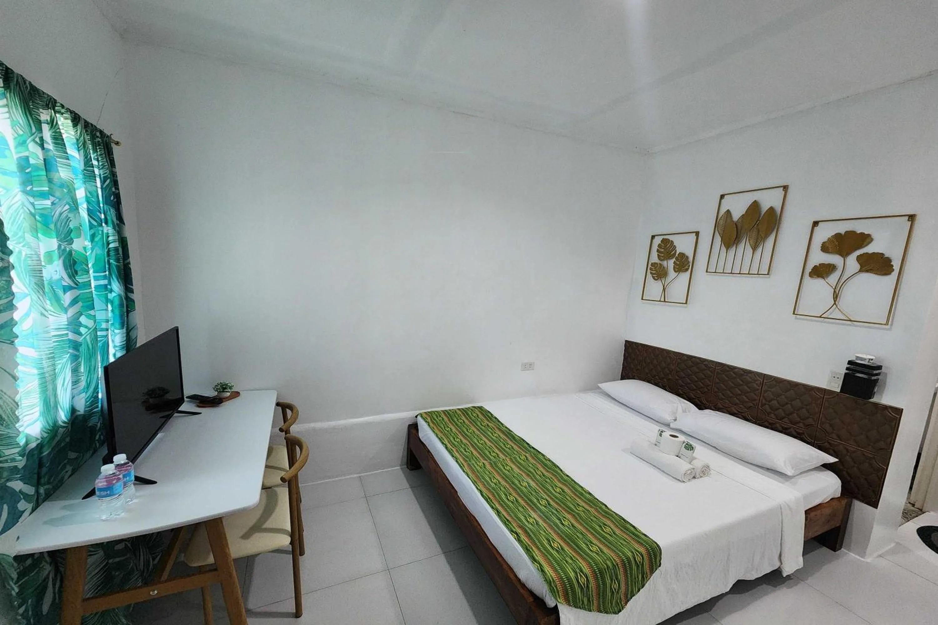 Bed in Green Dale's Travellers Inn Puerto Princesa