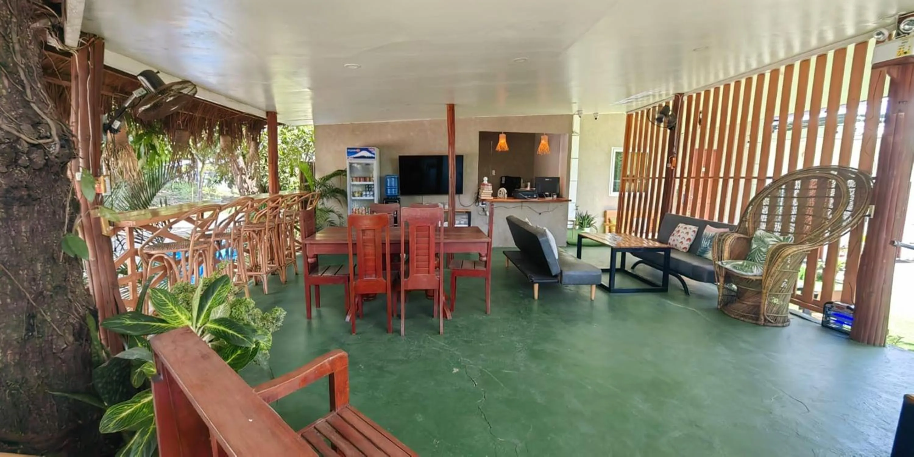 Restaurant/places to eat in Green Dale's Travellers Inn Puerto Princesa