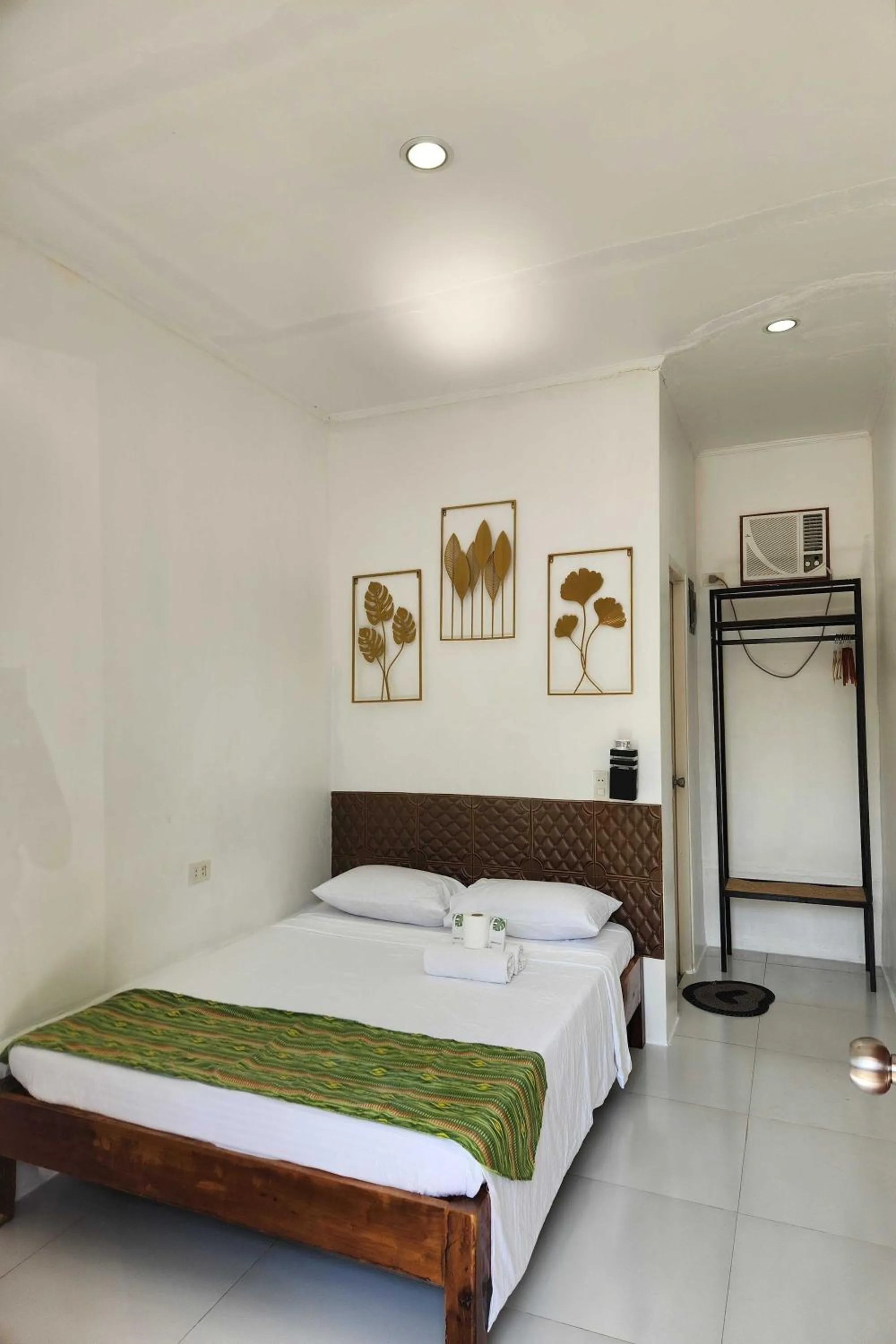 Bed in Green Dale's Travellers Inn Puerto Princesa