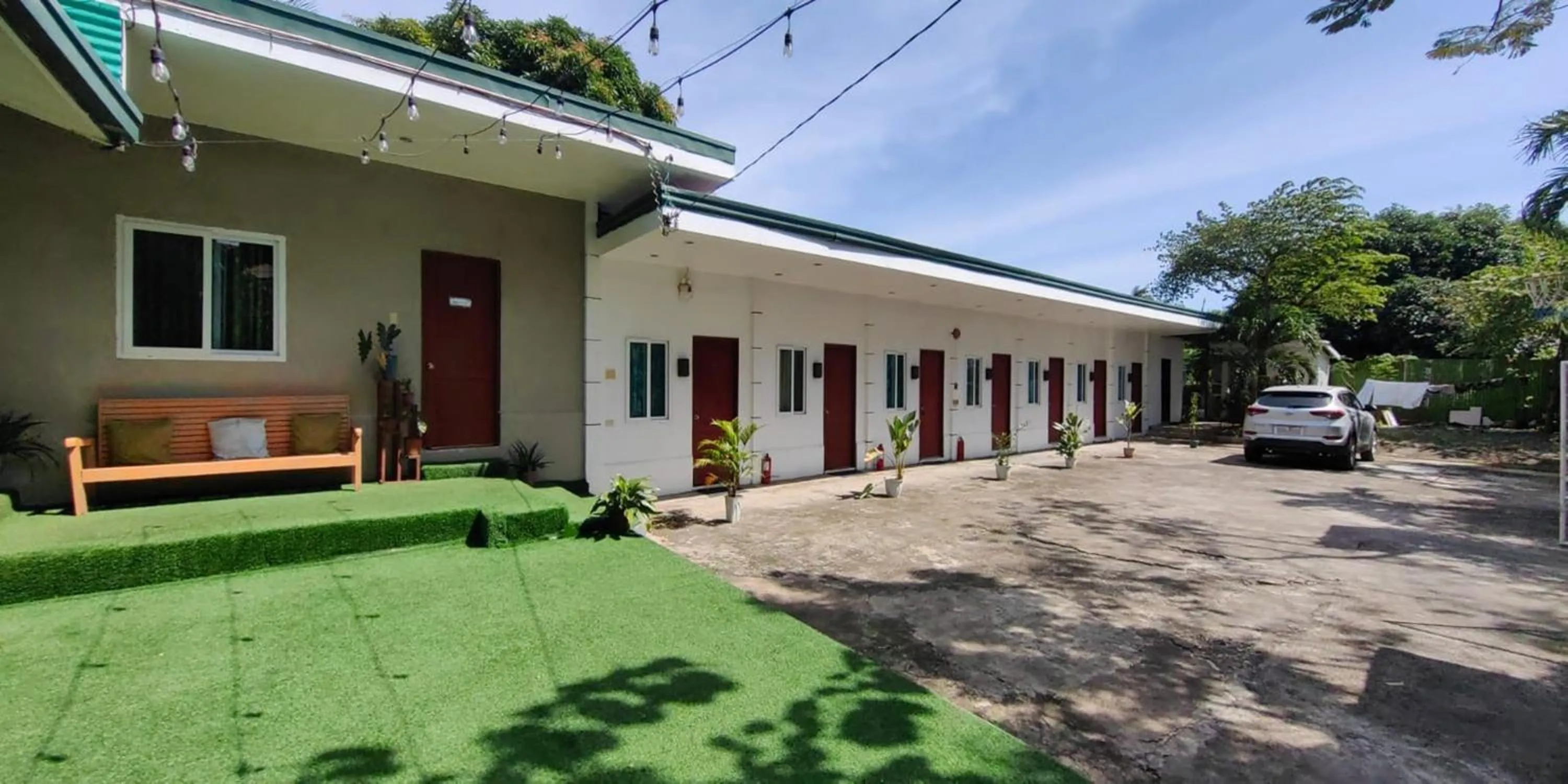 Property building in Green Dale's Travellers Inn Puerto Princesa