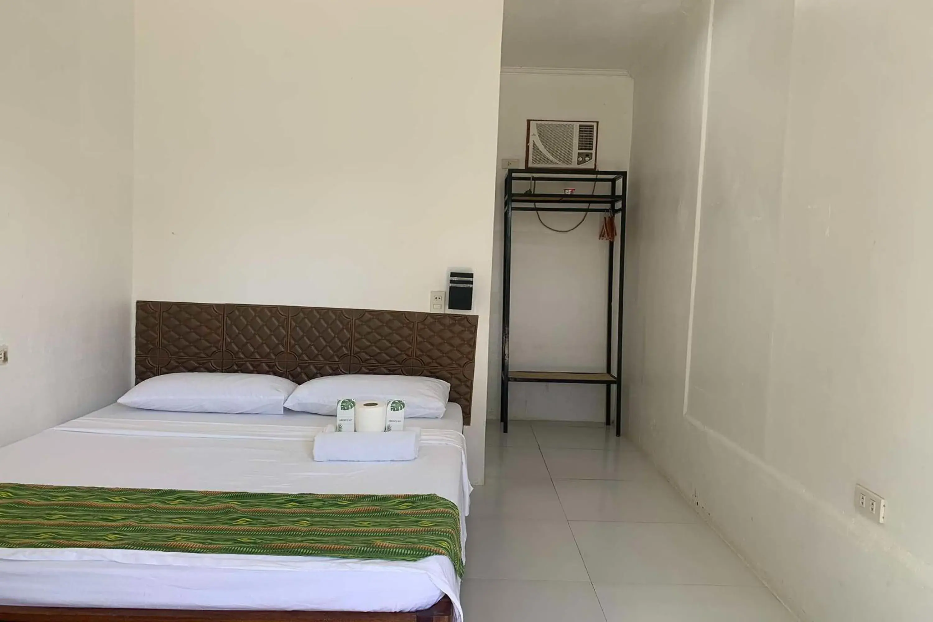 Standard Queen Room in Green Dale's Travellers Inn Puerto Princesa Standard Queen Room in Green Dale's Travellers Inn Puerto Princesa