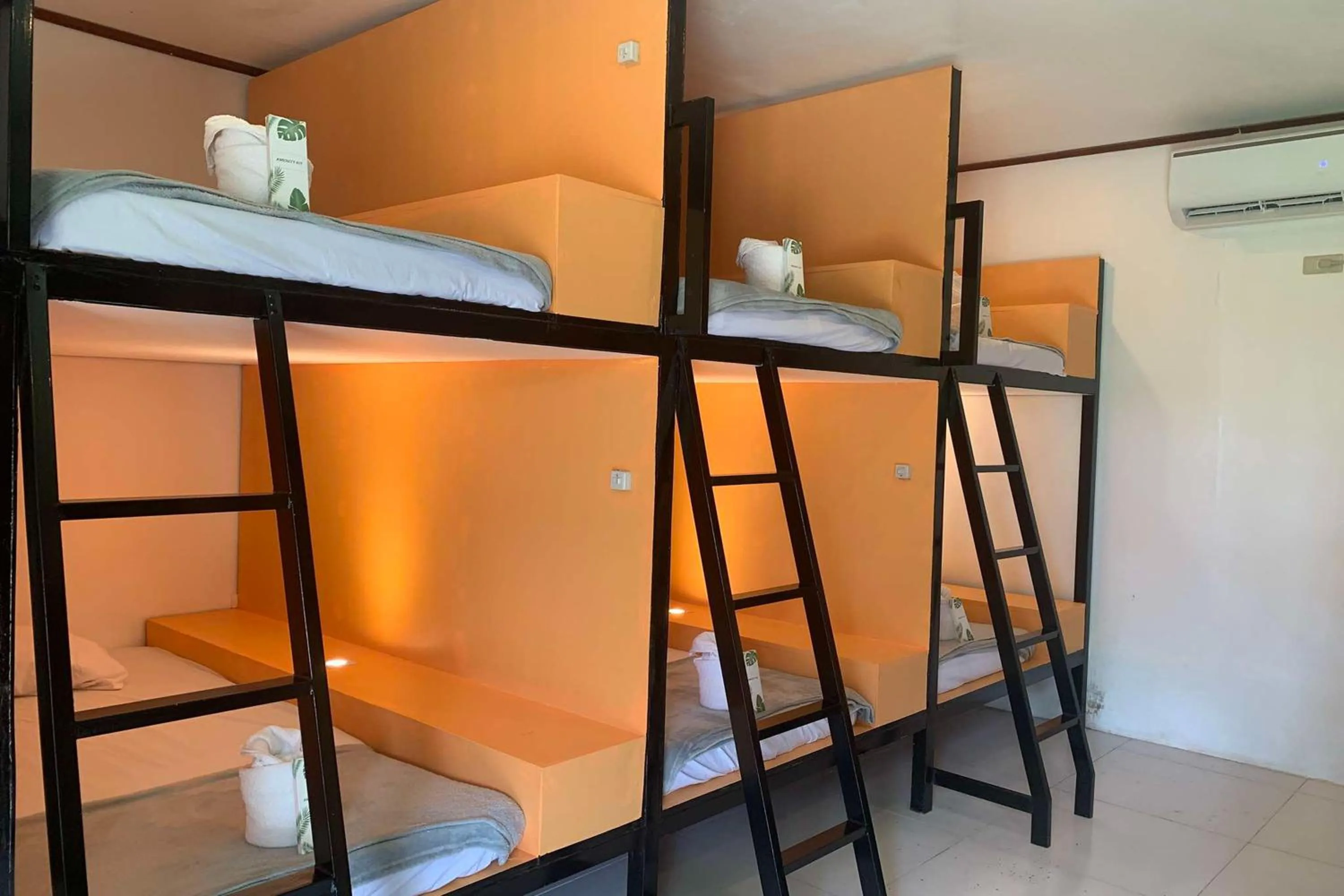 Bedroom, Bed in Green Dale's Travellers Inn Puerto Princesa