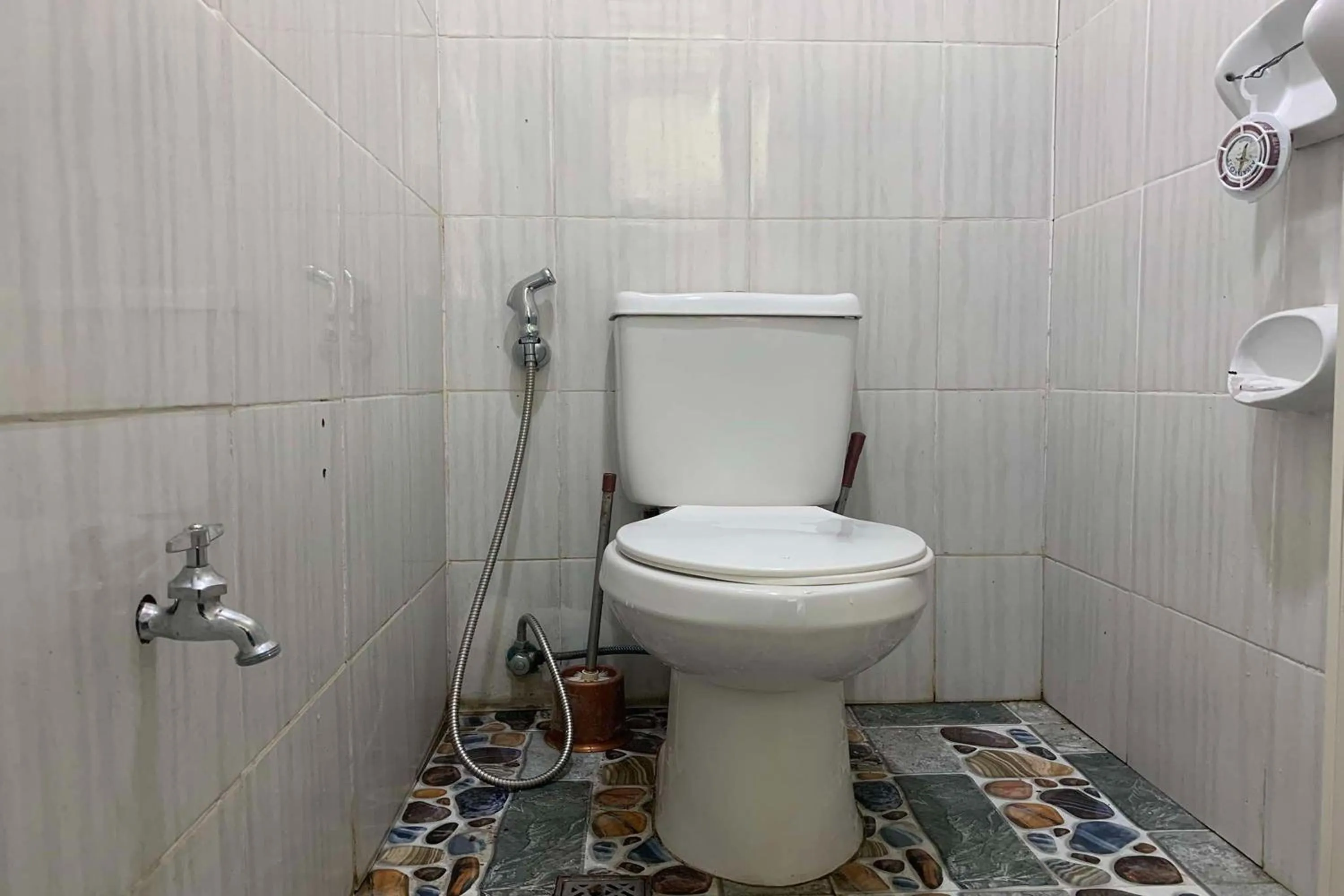 Bathroom in Green Dale's Travellers Inn Puerto Princesa