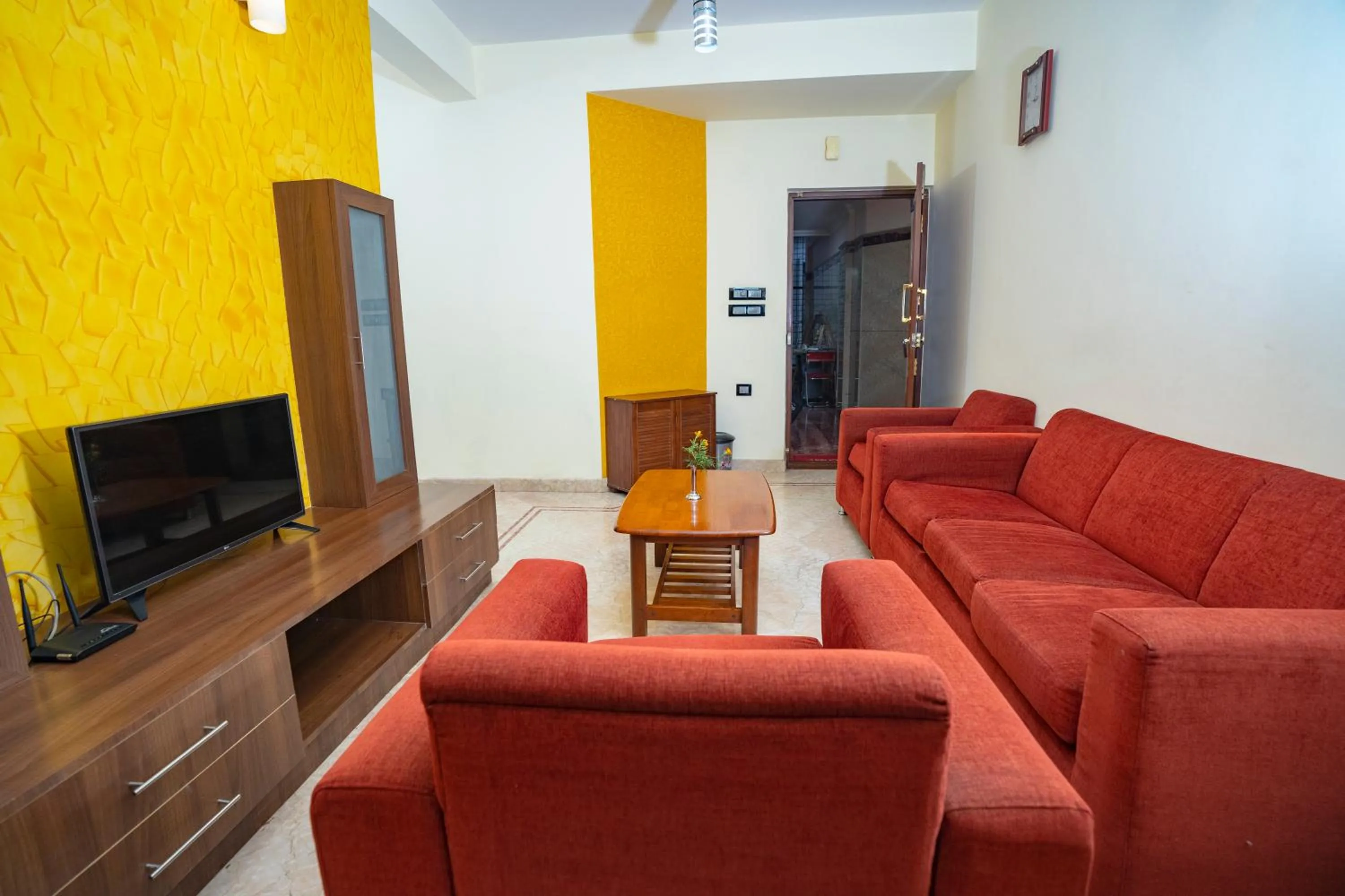 Communal lounge/ TV room in SS Mystic Apartotel