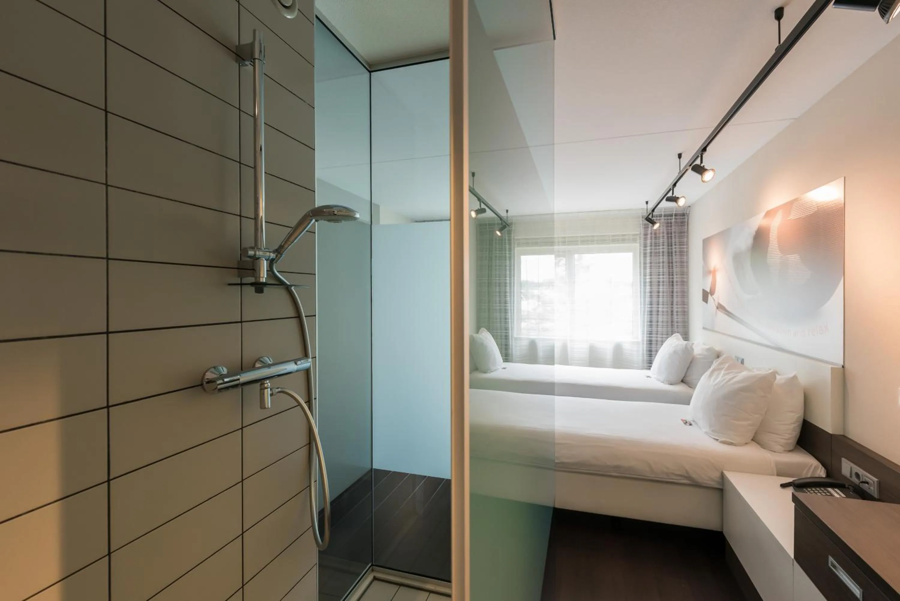 Bathroom, Bed in Hotel Papendal