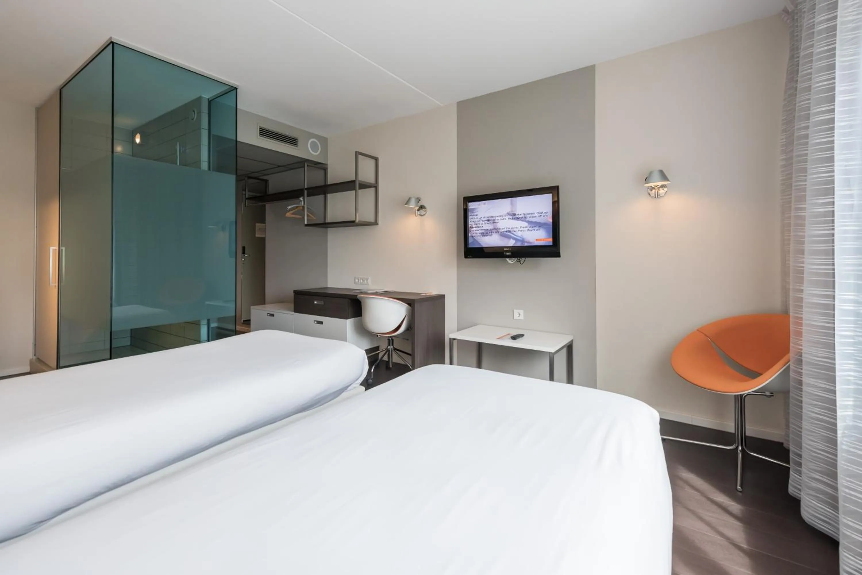 Photo of the whole room, Bed in Hotel Papendal