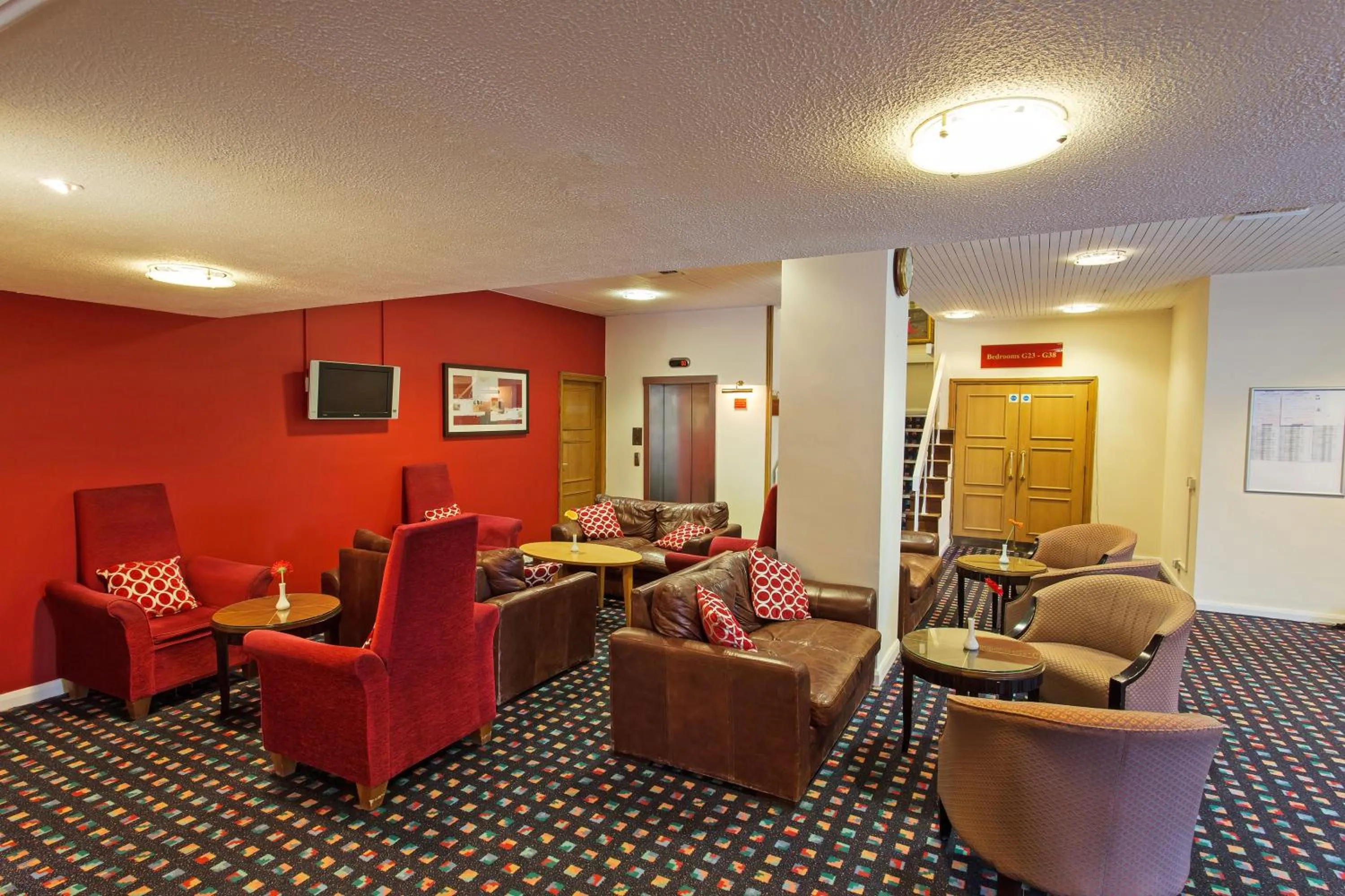 Communal lounge/ TV room in Britannia Hotel Leeds