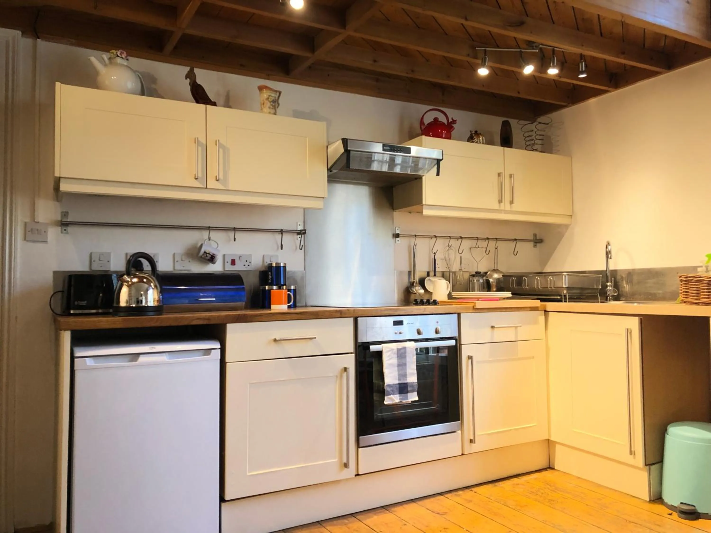 Artistic spacious flat in central Brixton