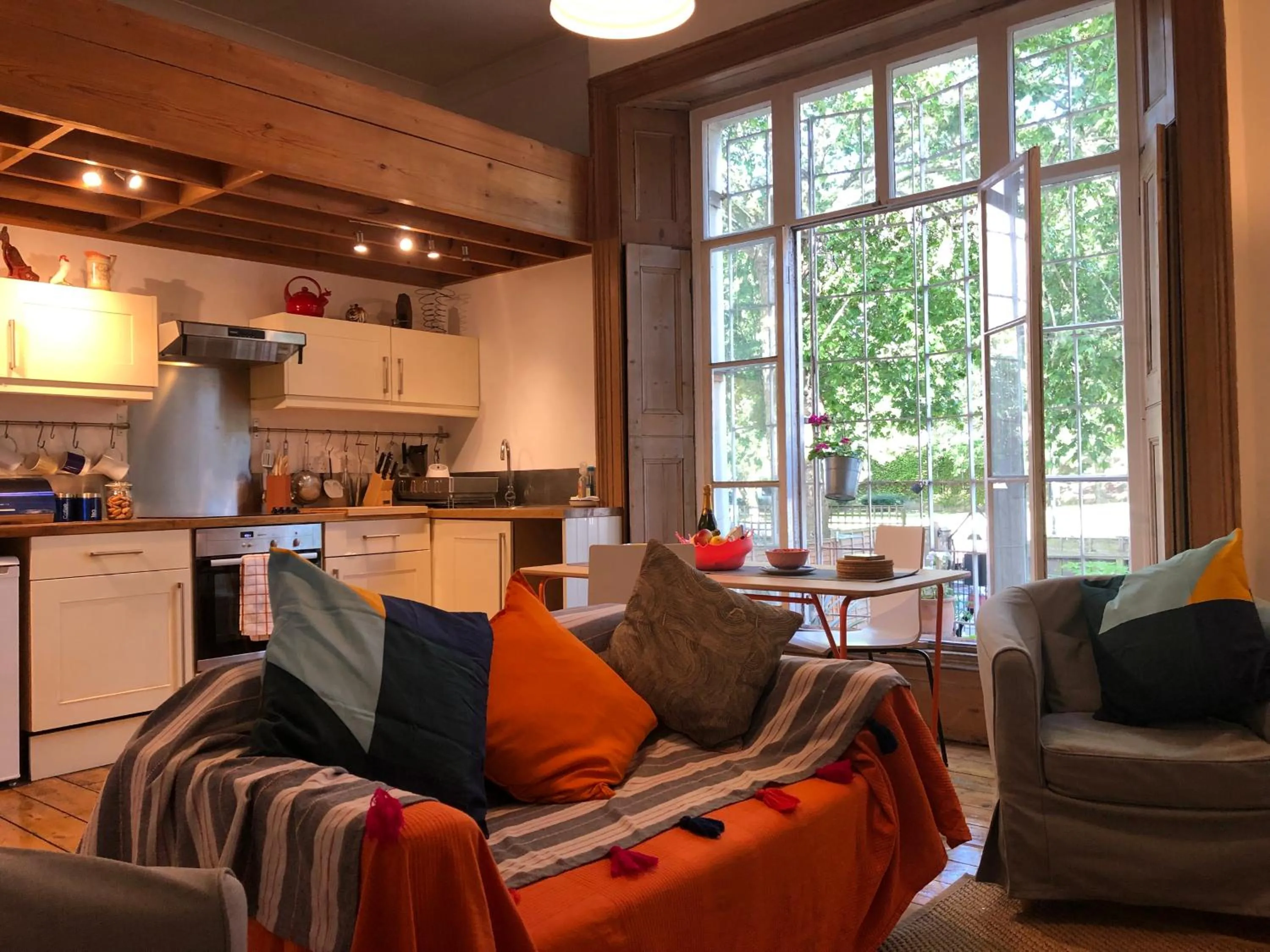 Artistic spacious flat in central Brixton